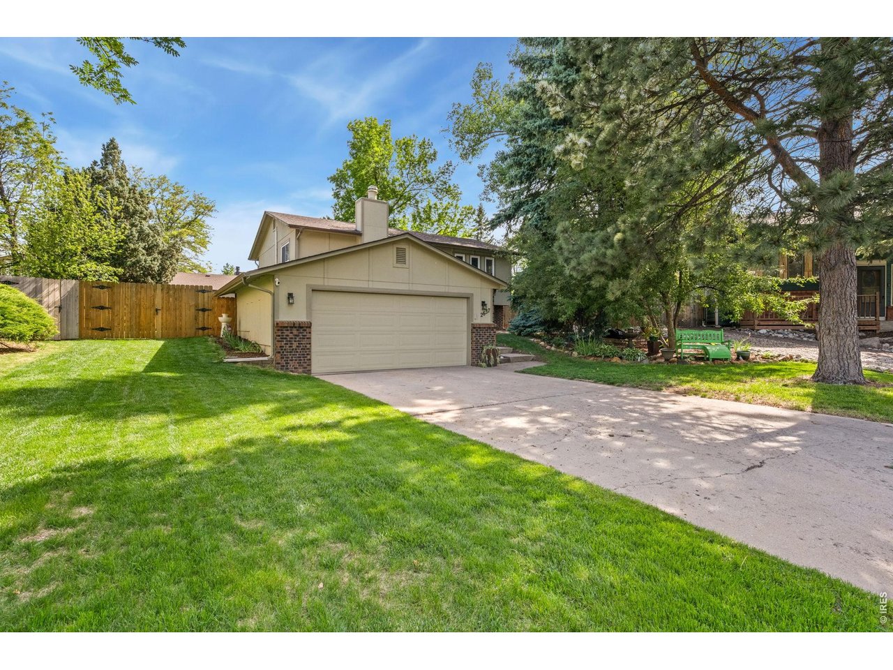 2637 Flintridge Pl