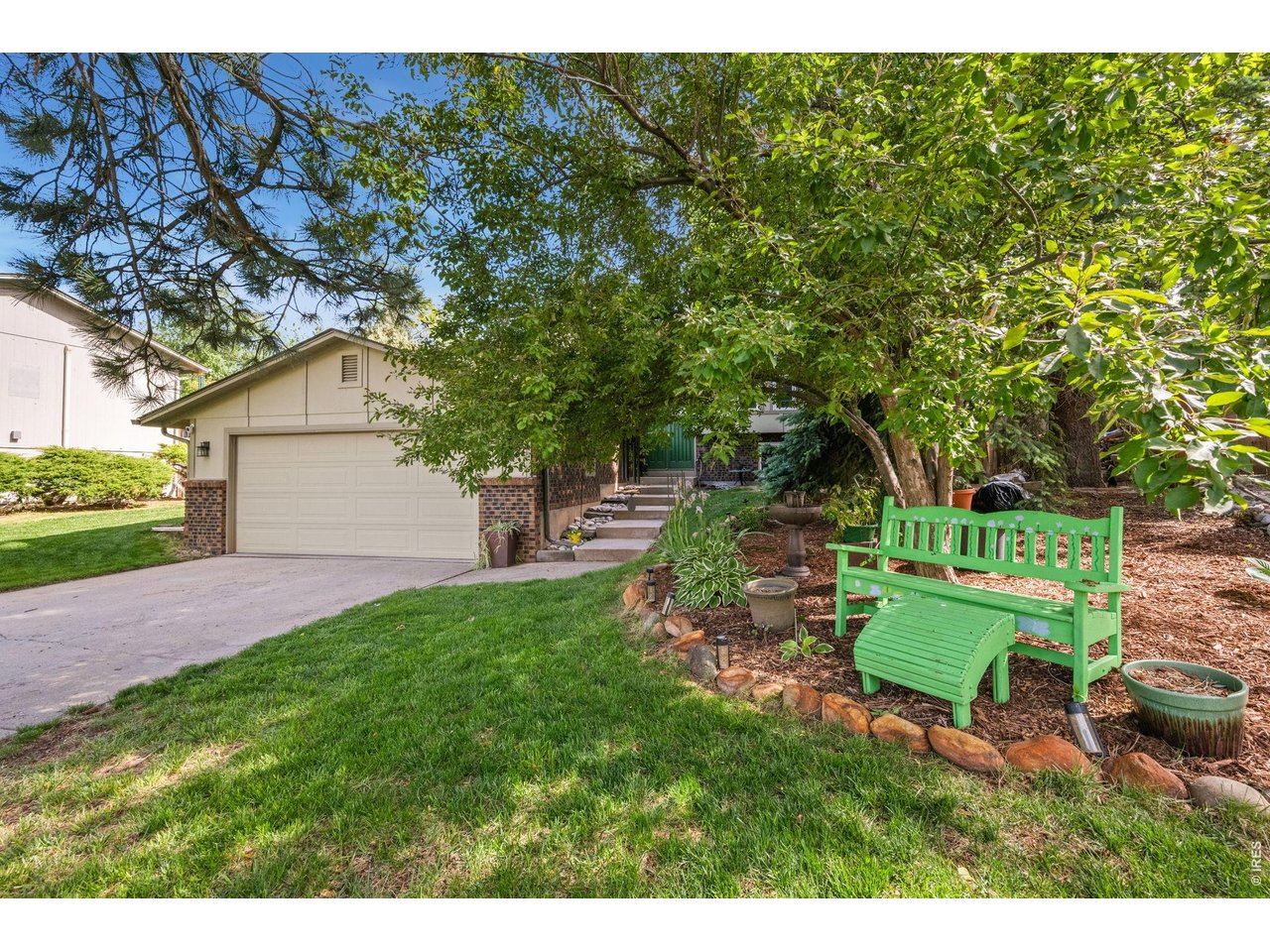 2637 Flintridge Pl
