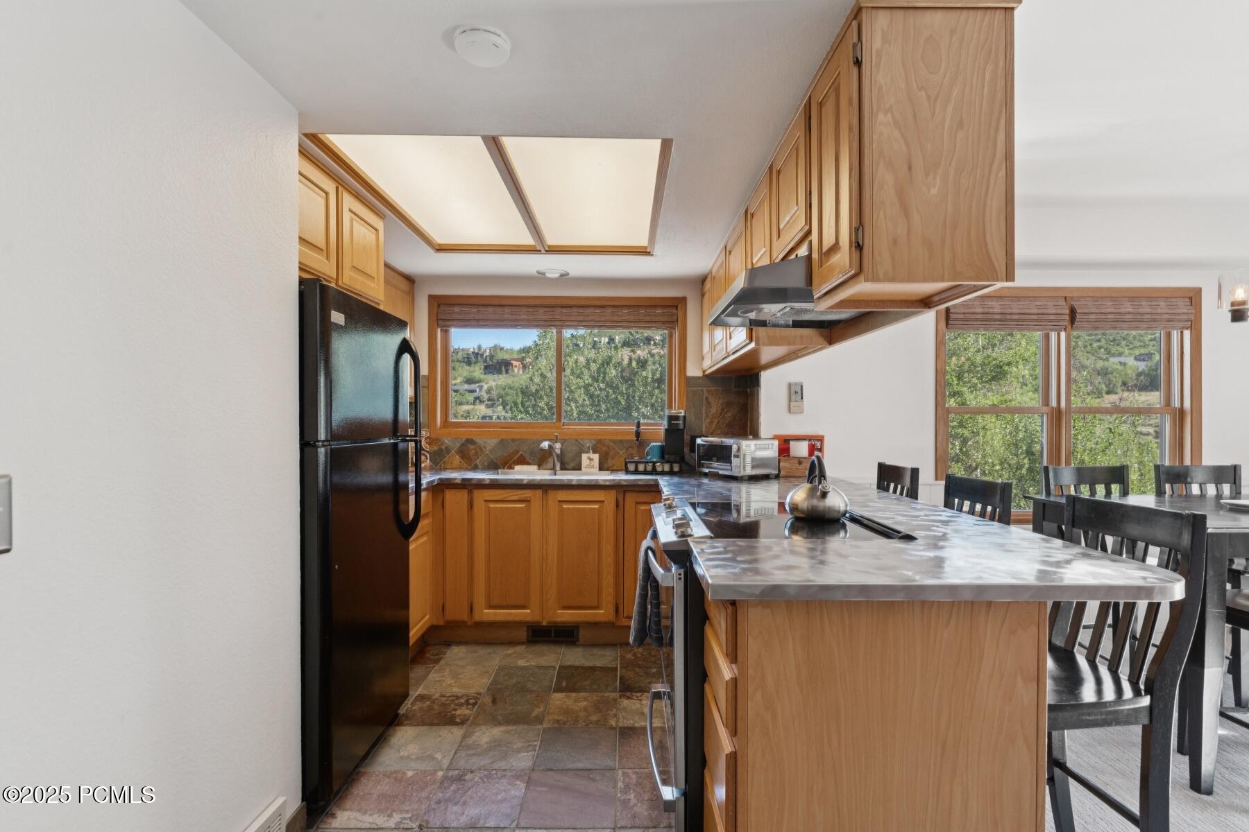 658 Rossie Hill Drive, 3