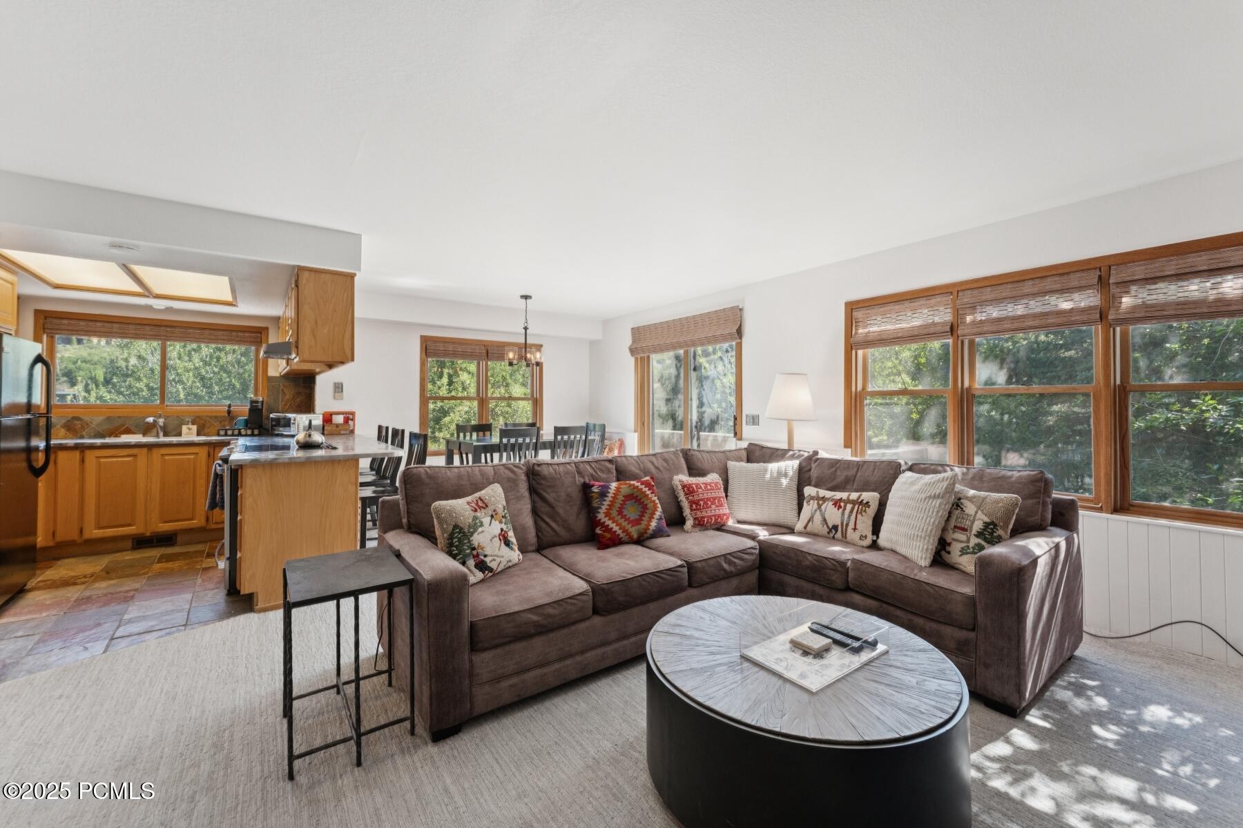 658 Rossie Hill Drive, 3