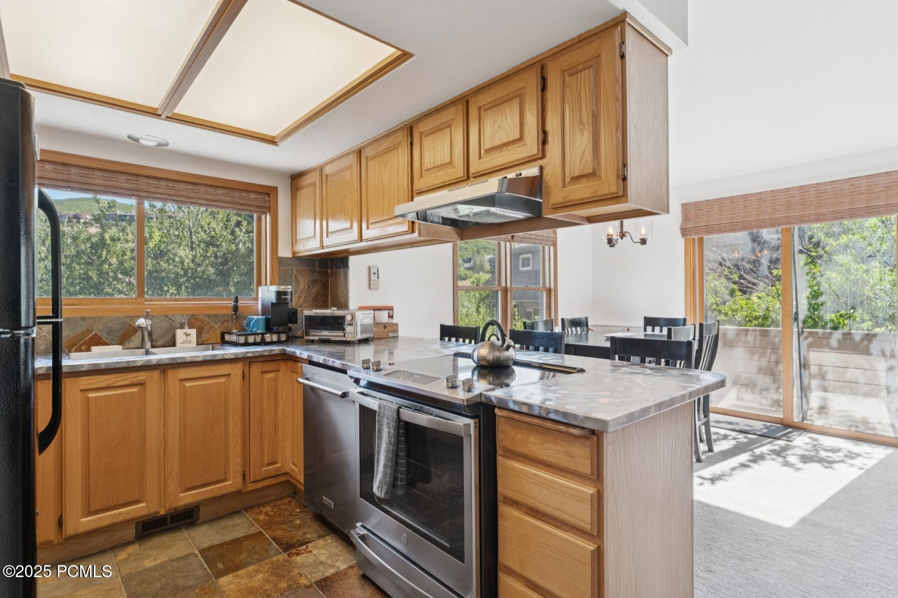 658 Rossie Hill Drive, 3