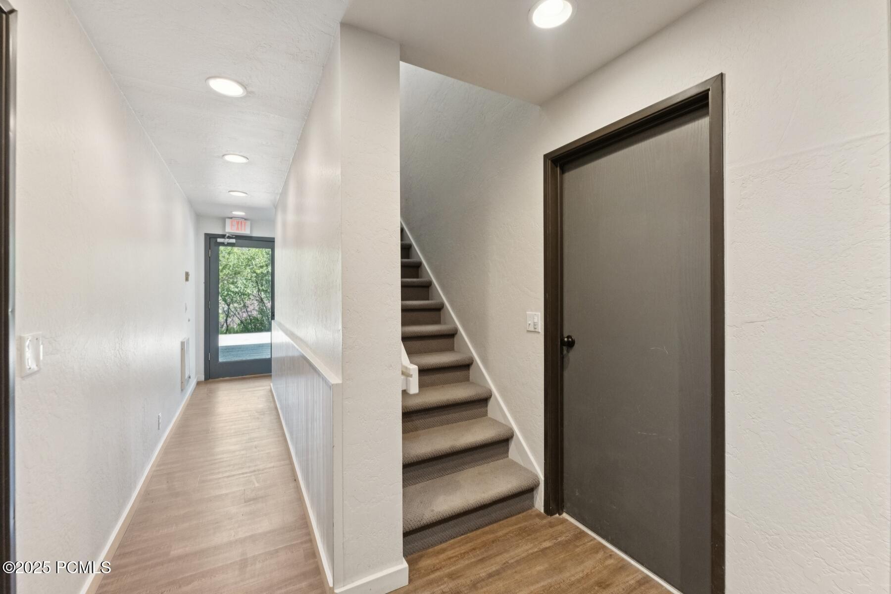 658 Rossie Hill Drive, 3