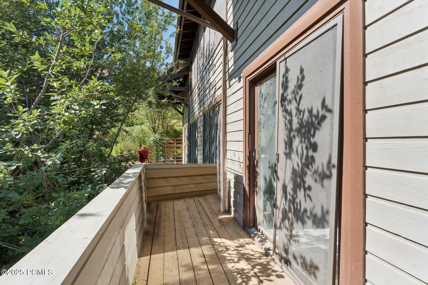 658 Rossie Hill Drive, 3