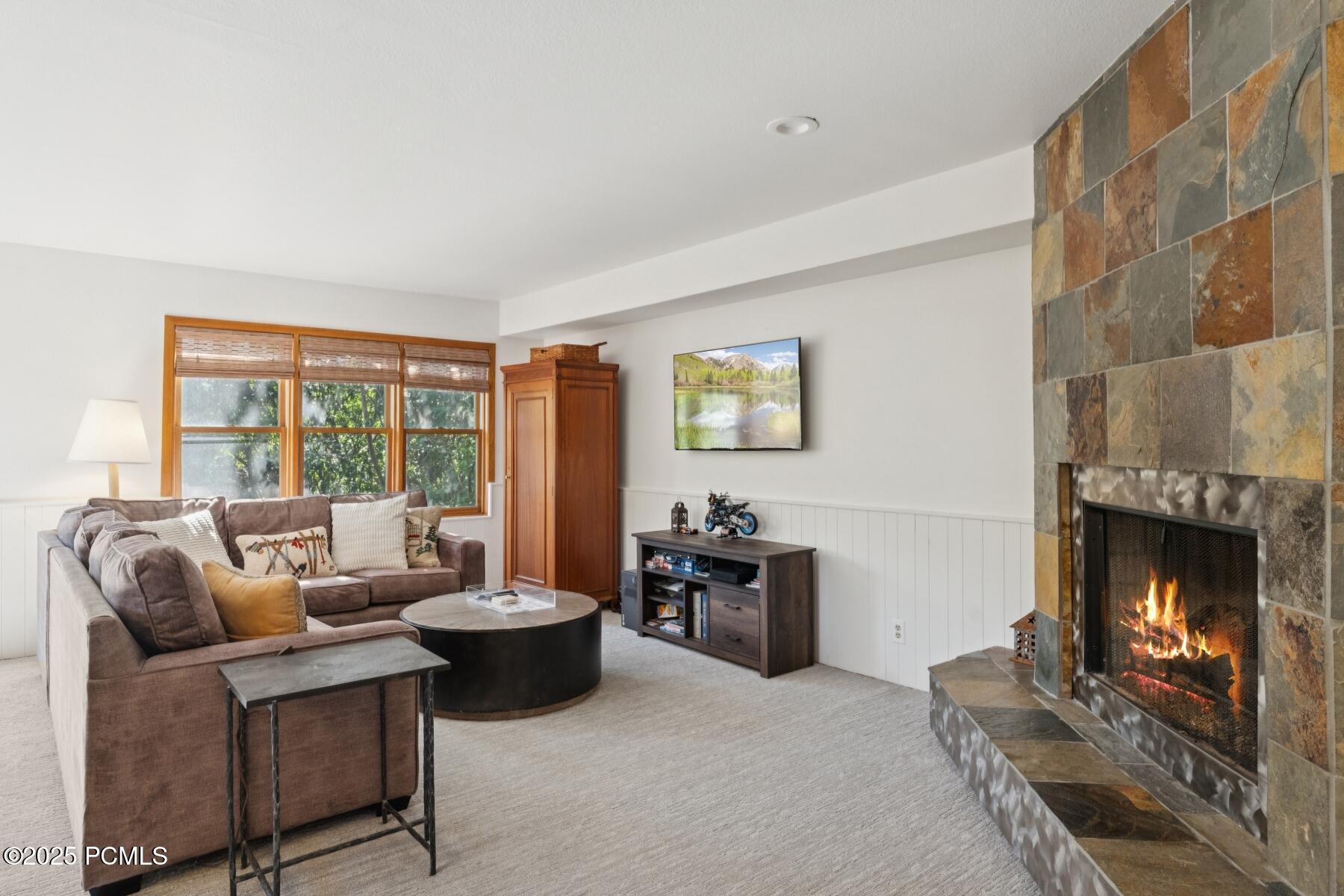658 Rossie Hill Drive, 3