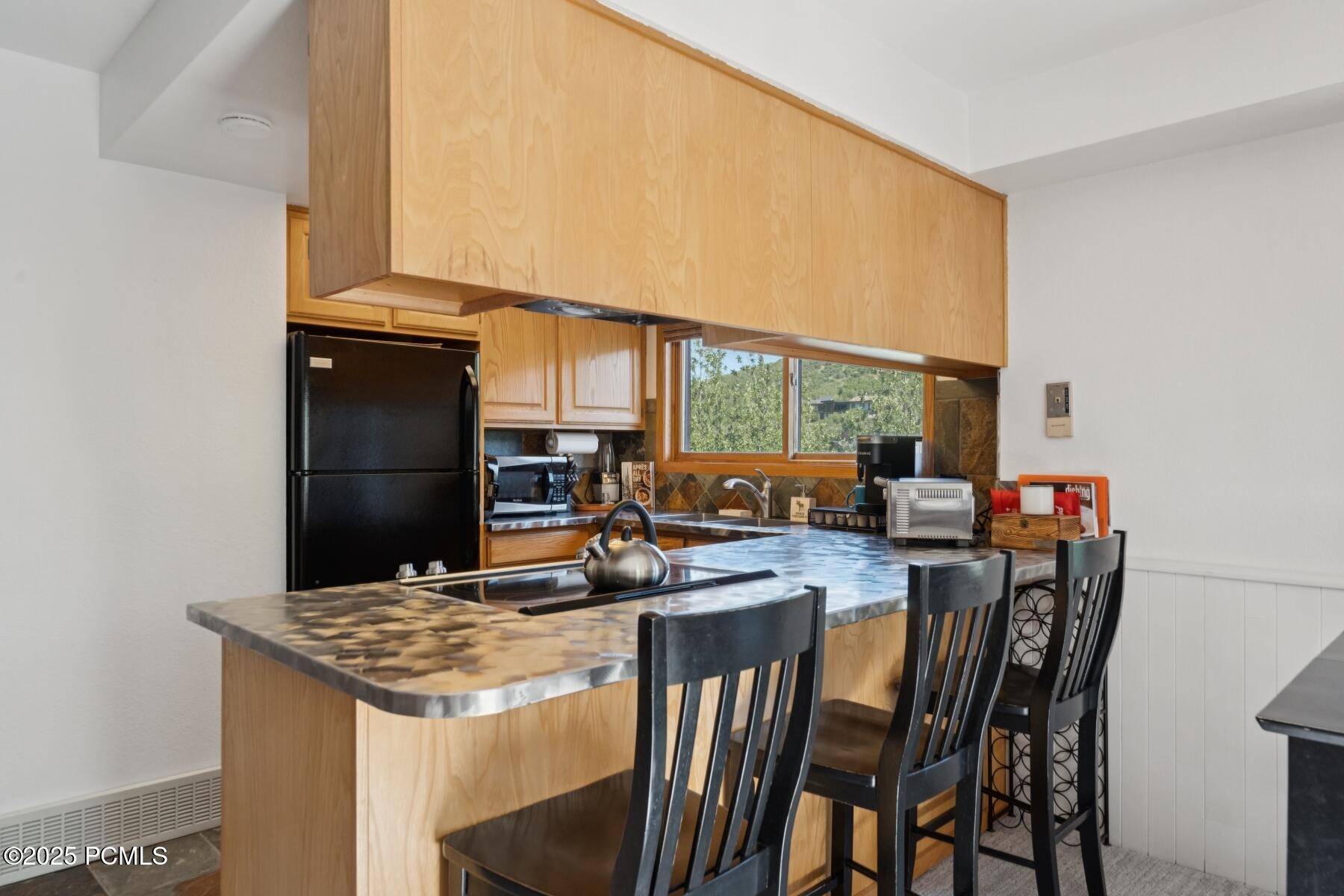 658 Rossie Hill Drive, 3