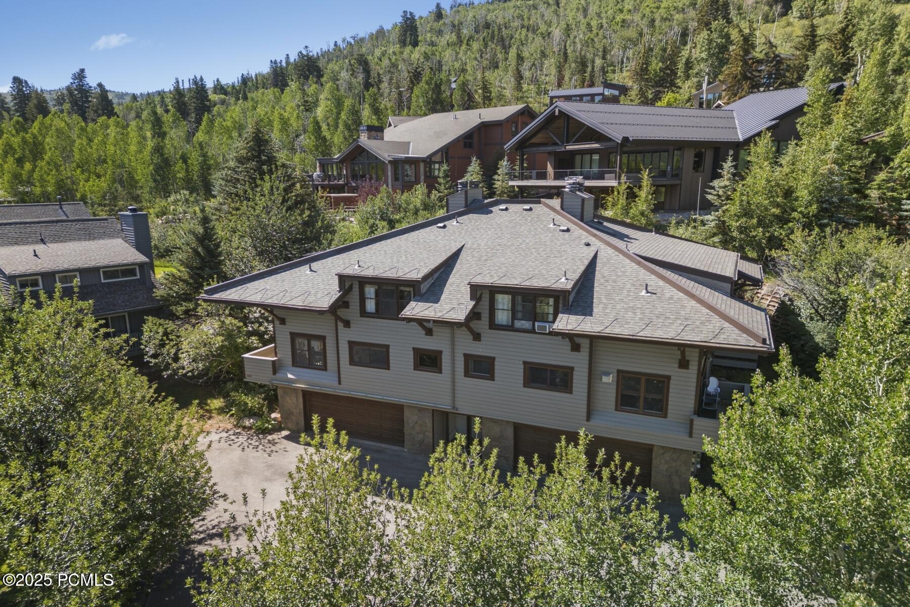 658 Rossie Hill Drive, 3