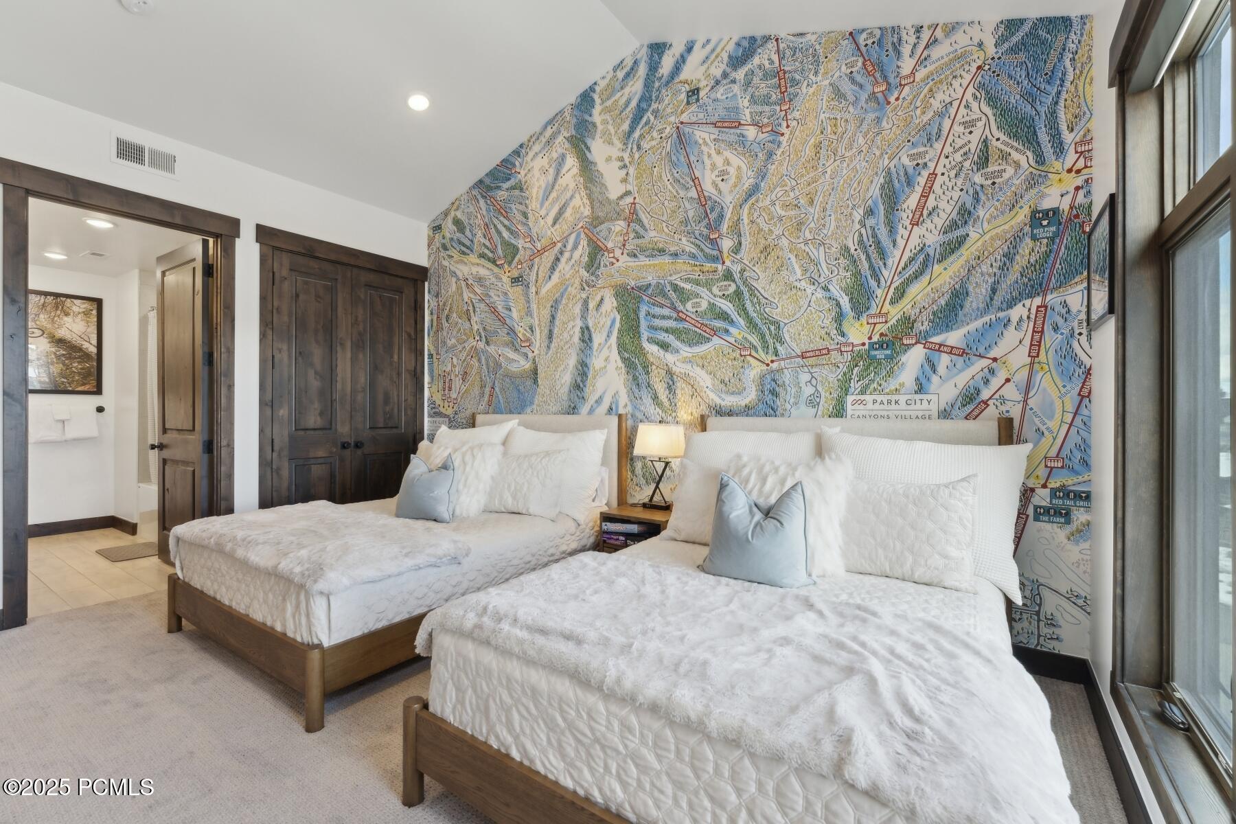 3751 Blackstone Drive Unit 3k