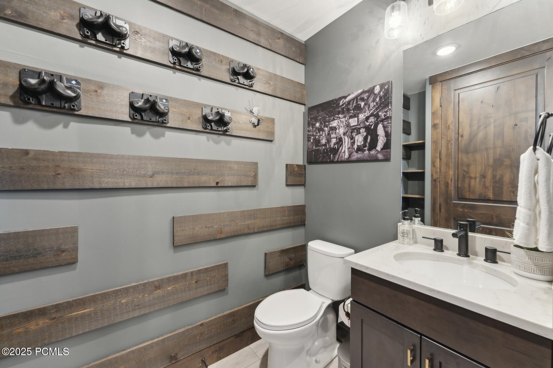 3751 Blackstone Drive Unit 3k