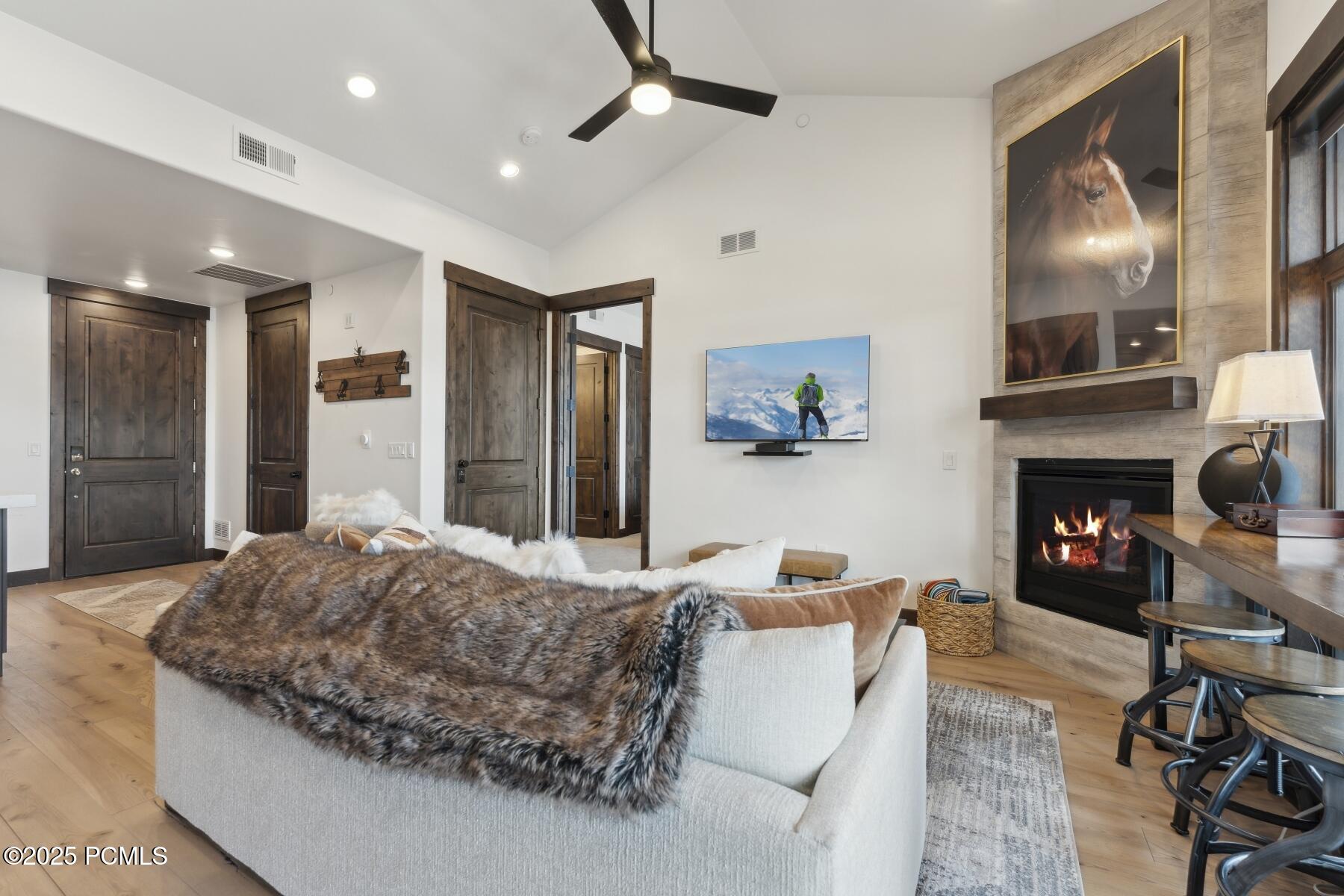 3751 Blackstone Drive Unit 3k