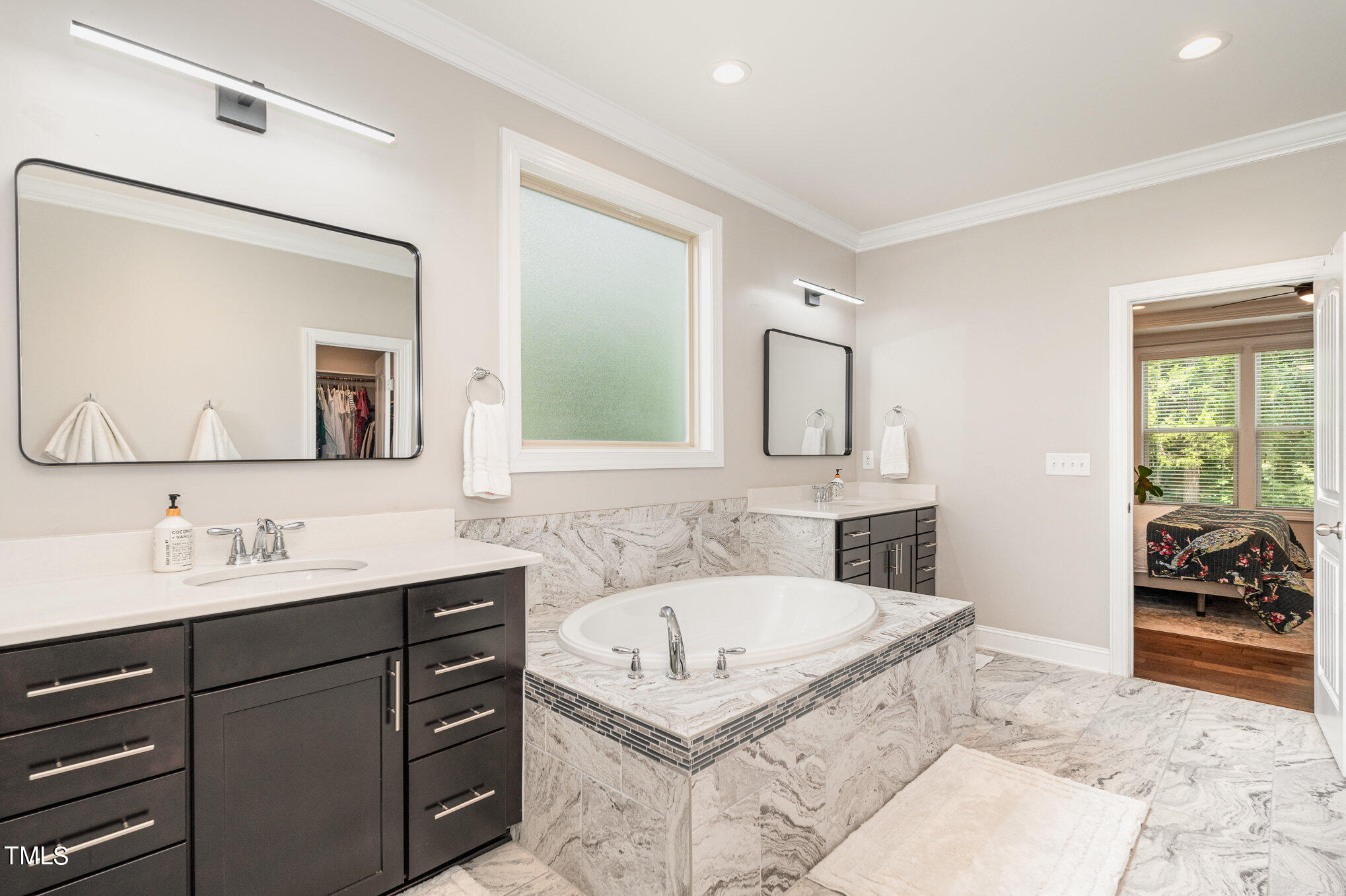 498 Legacy Falls Drive N