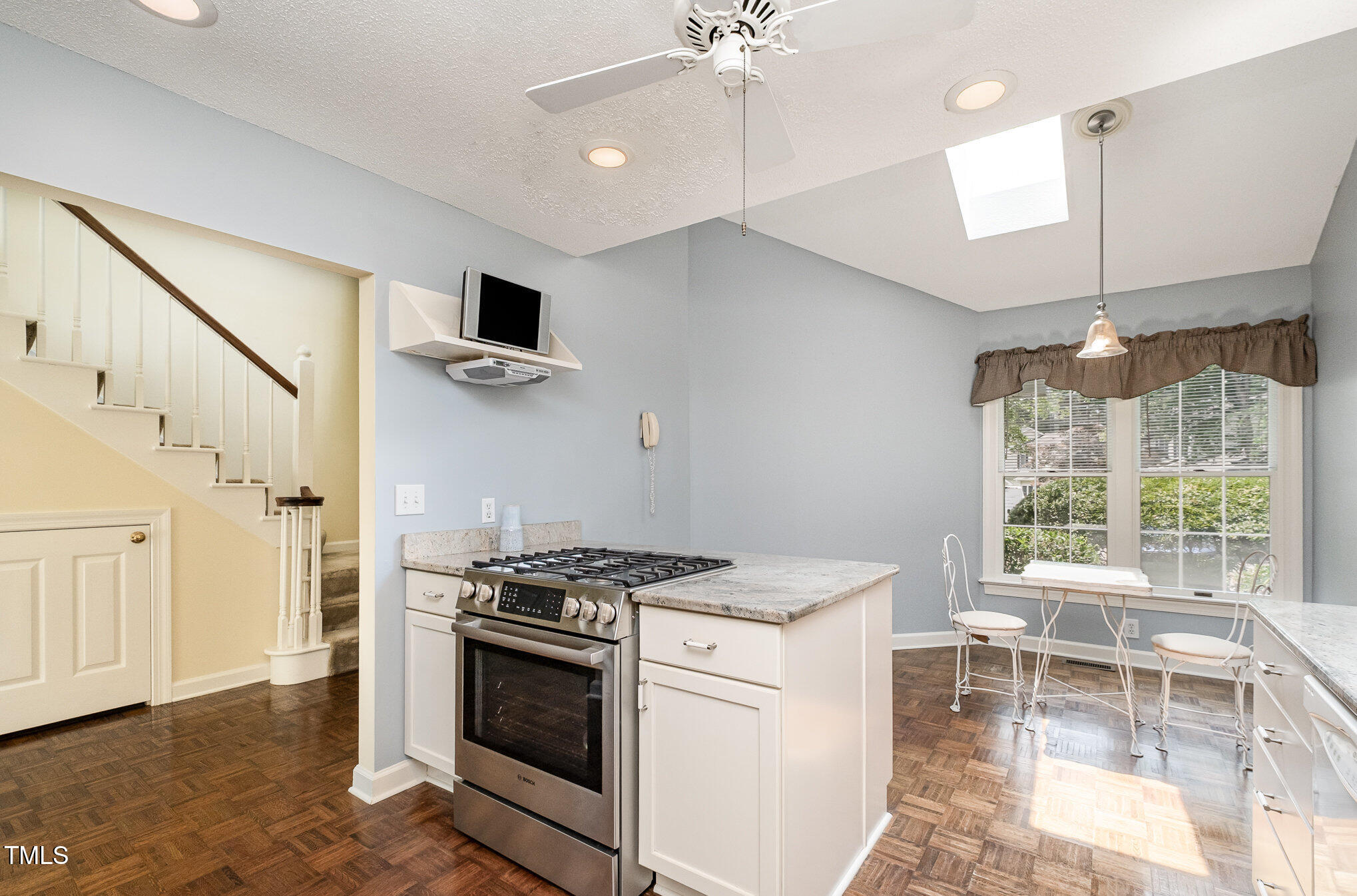 384 Lyndfield Cl W