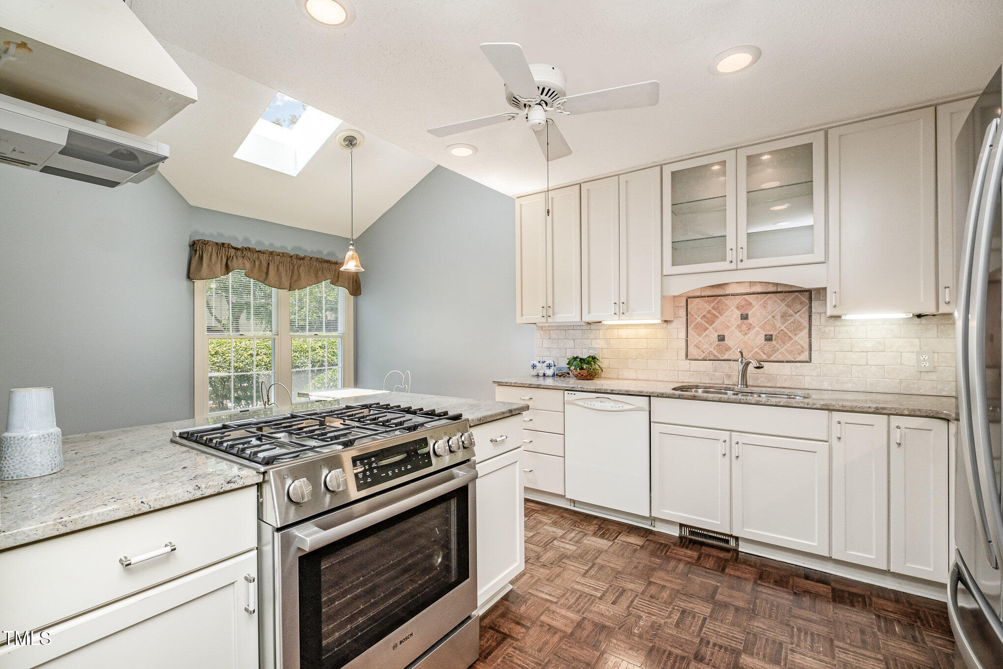 384 Lyndfield Cl W