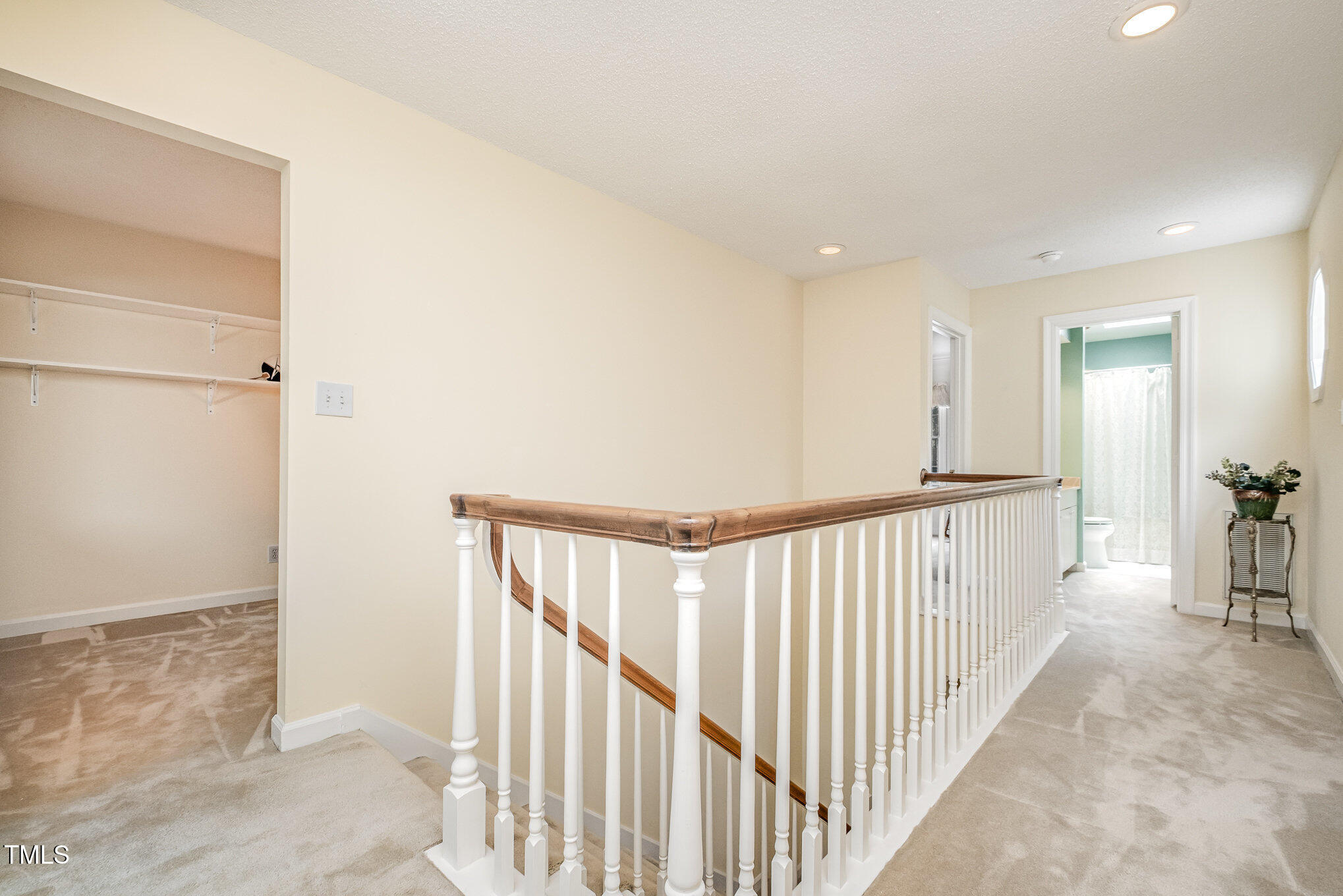 384 Lyndfield Cl W