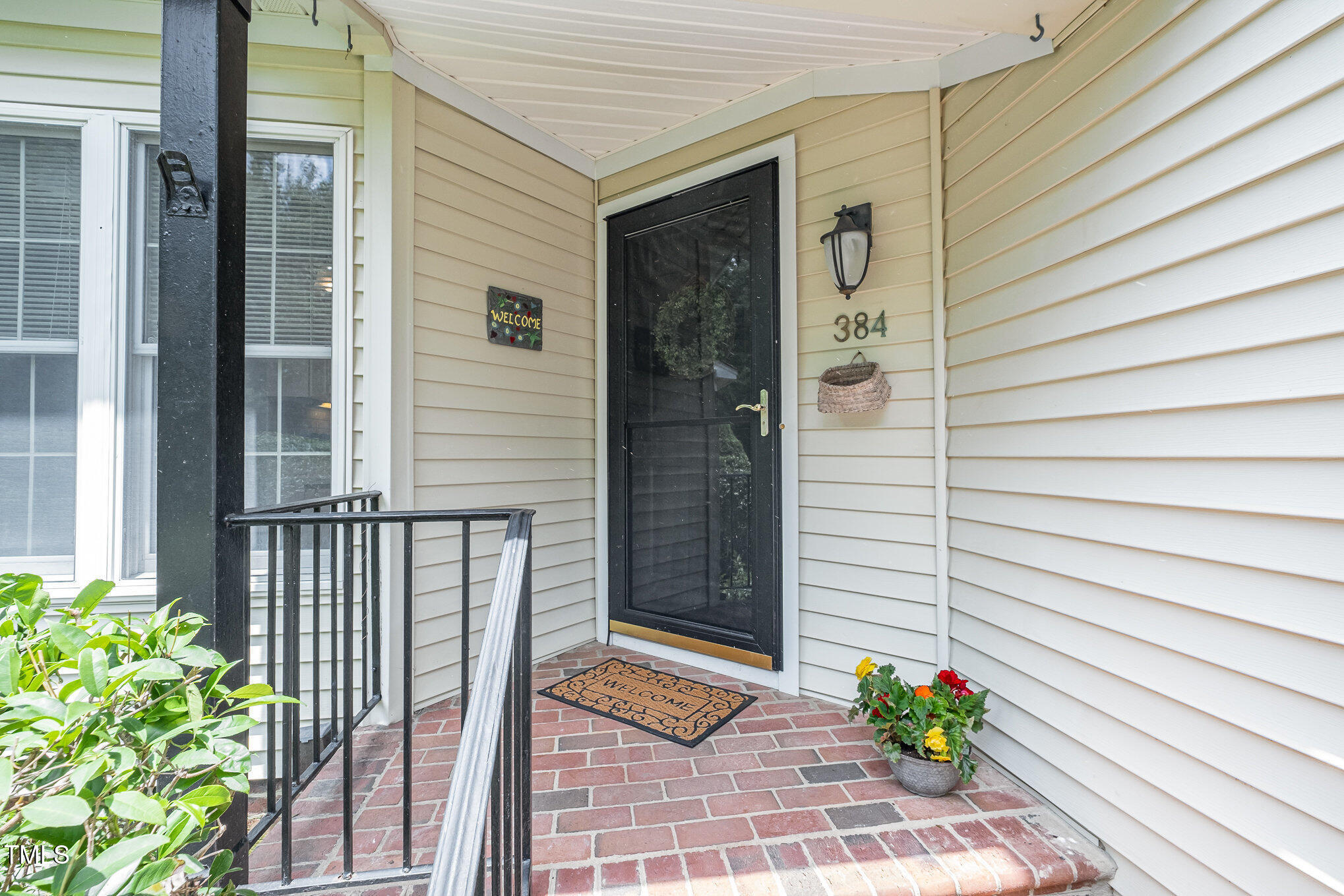 384 Lyndfield Cl W