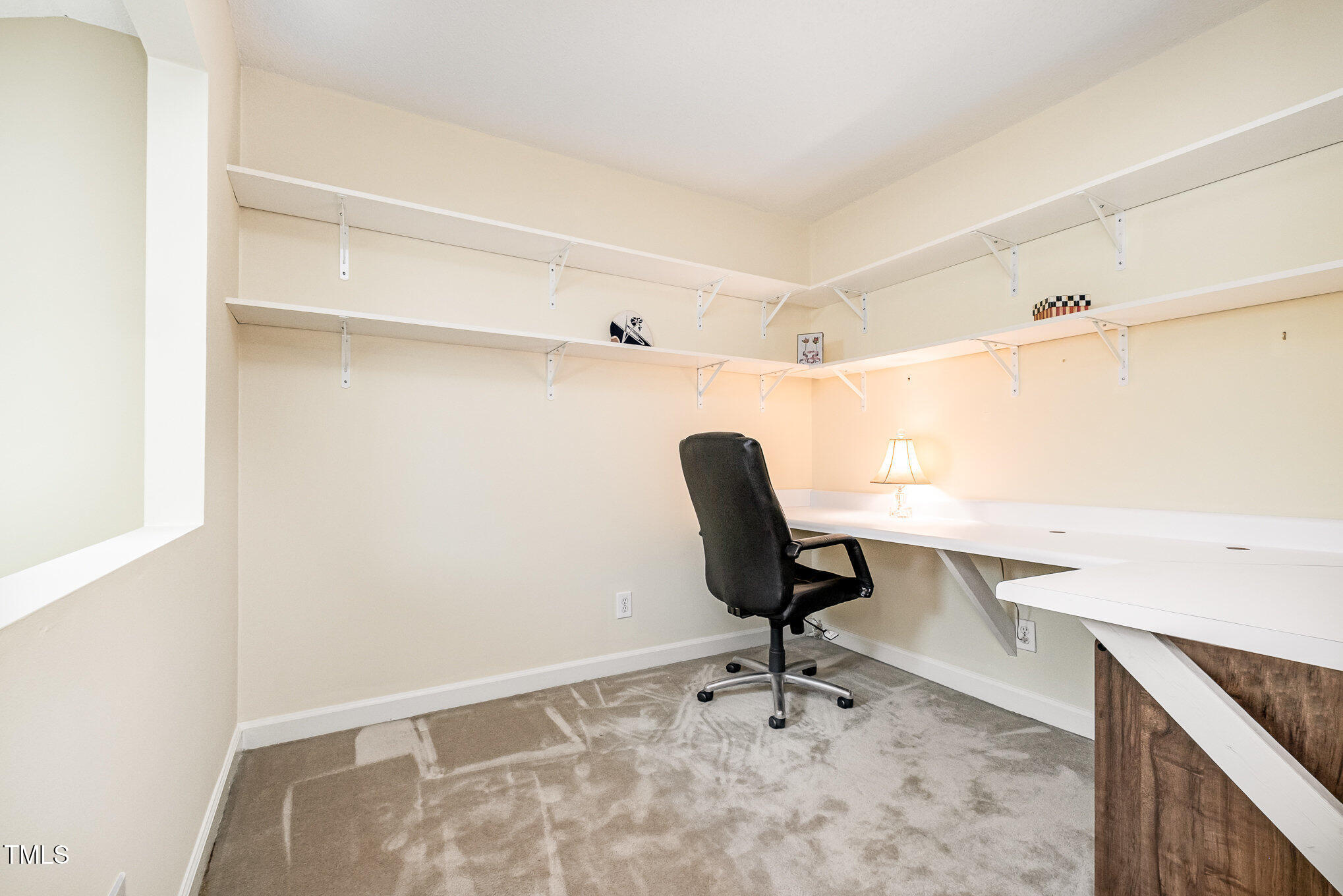 384 Lyndfield Cl W