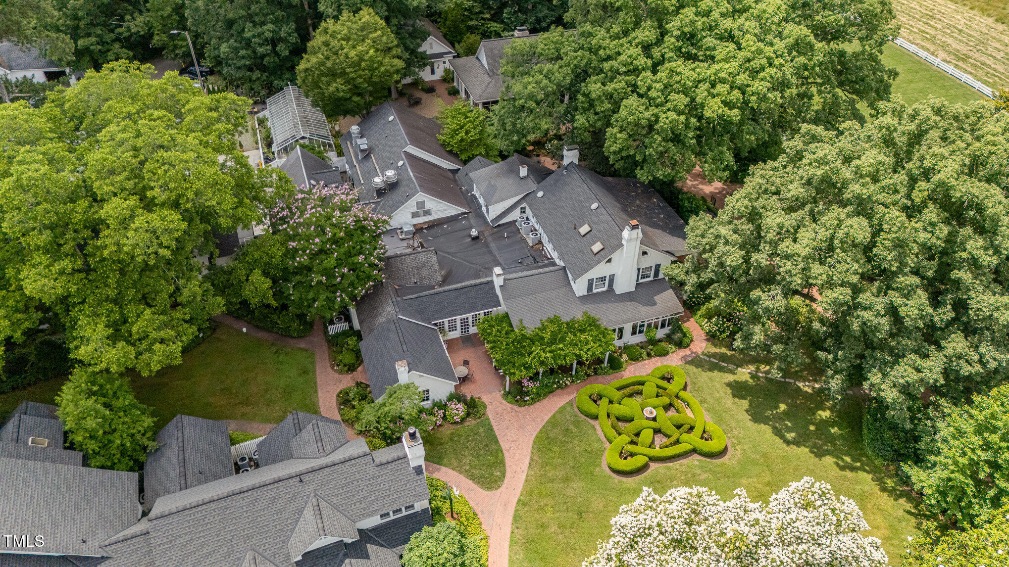 384 Lyndfield Cl W