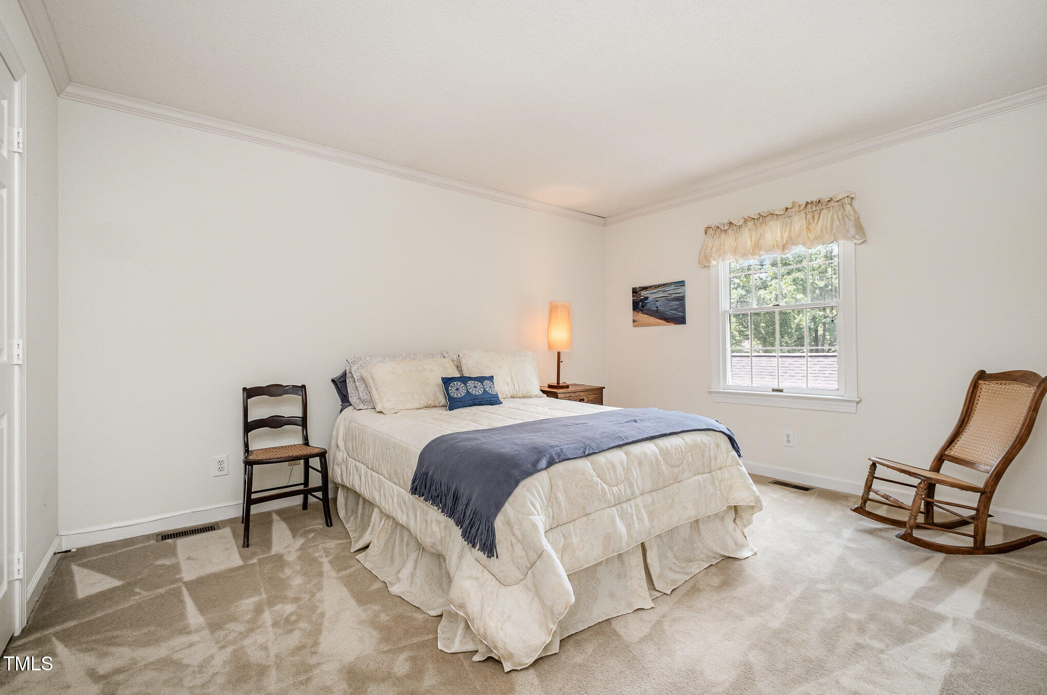 384 Lyndfield Cl W