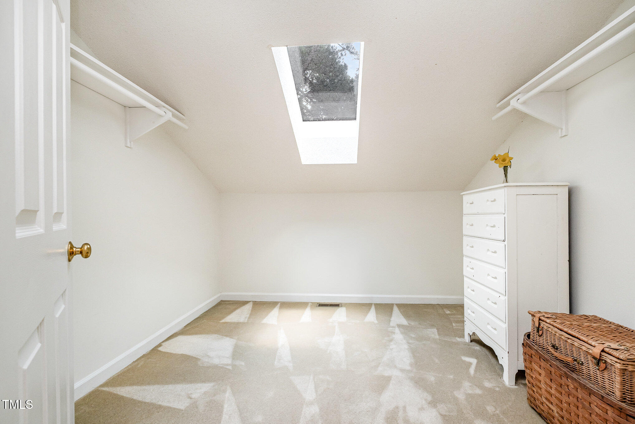 384 Lyndfield Cl W
