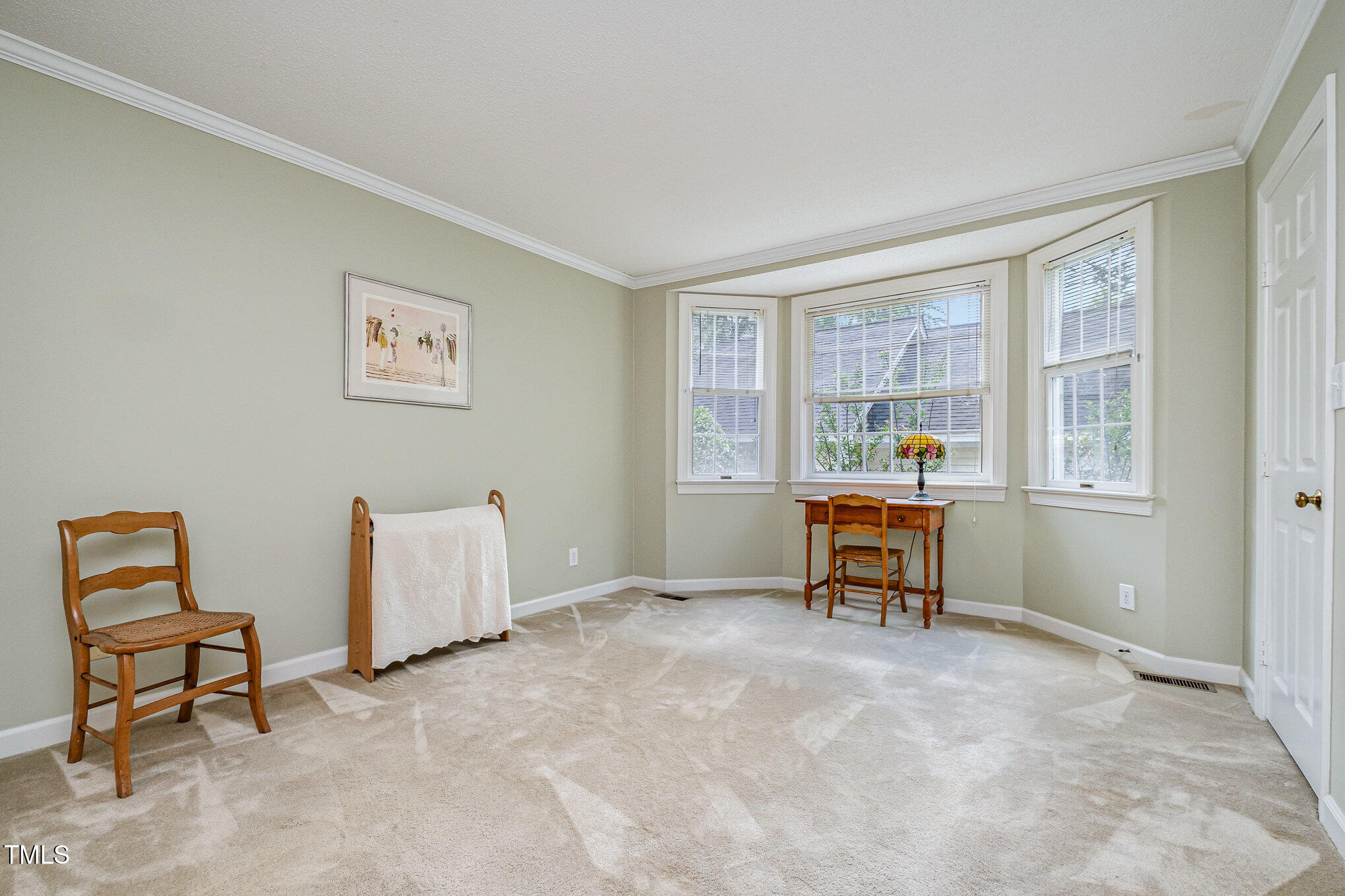 384 Lyndfield Cl W