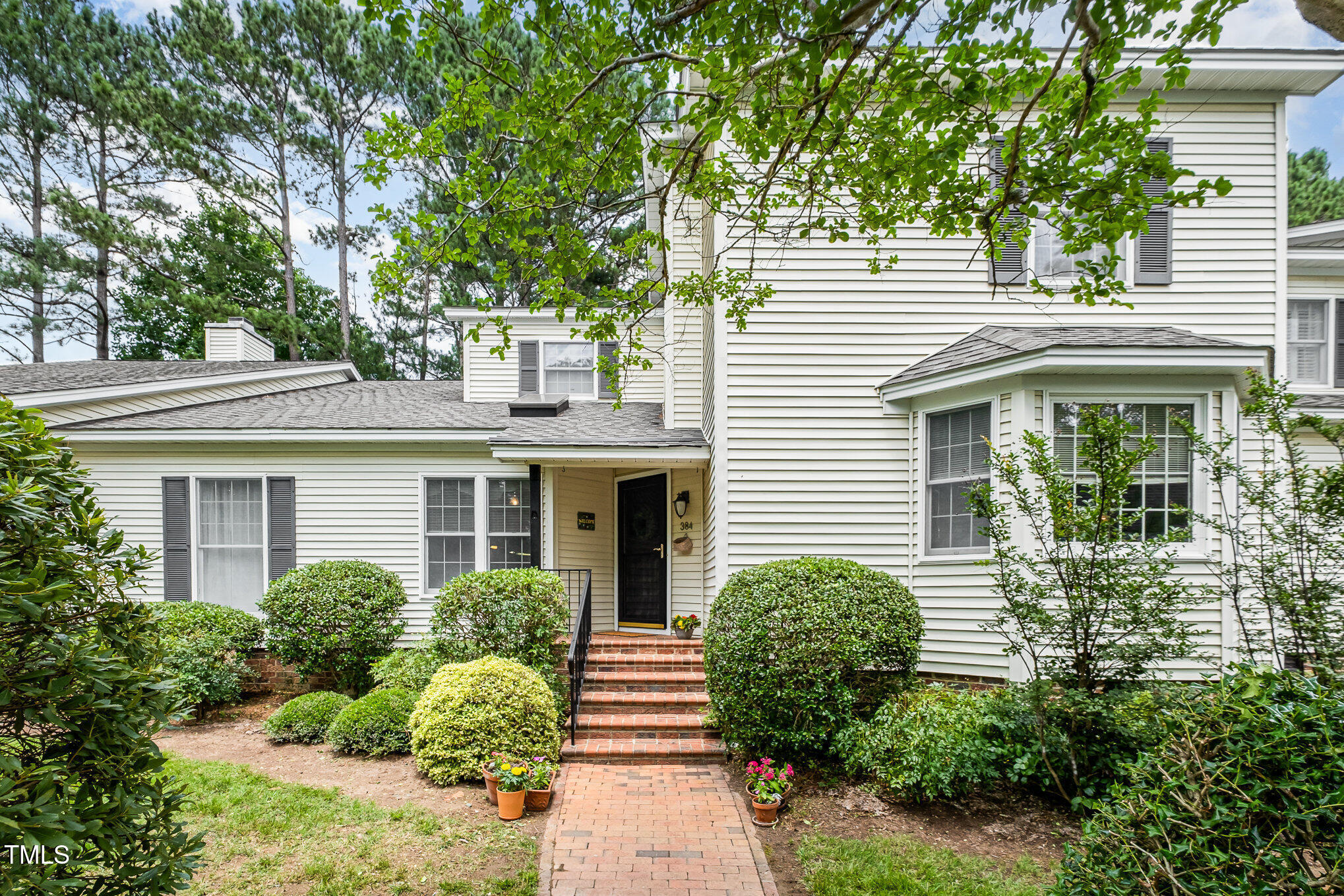 384 Lyndfield Cl W