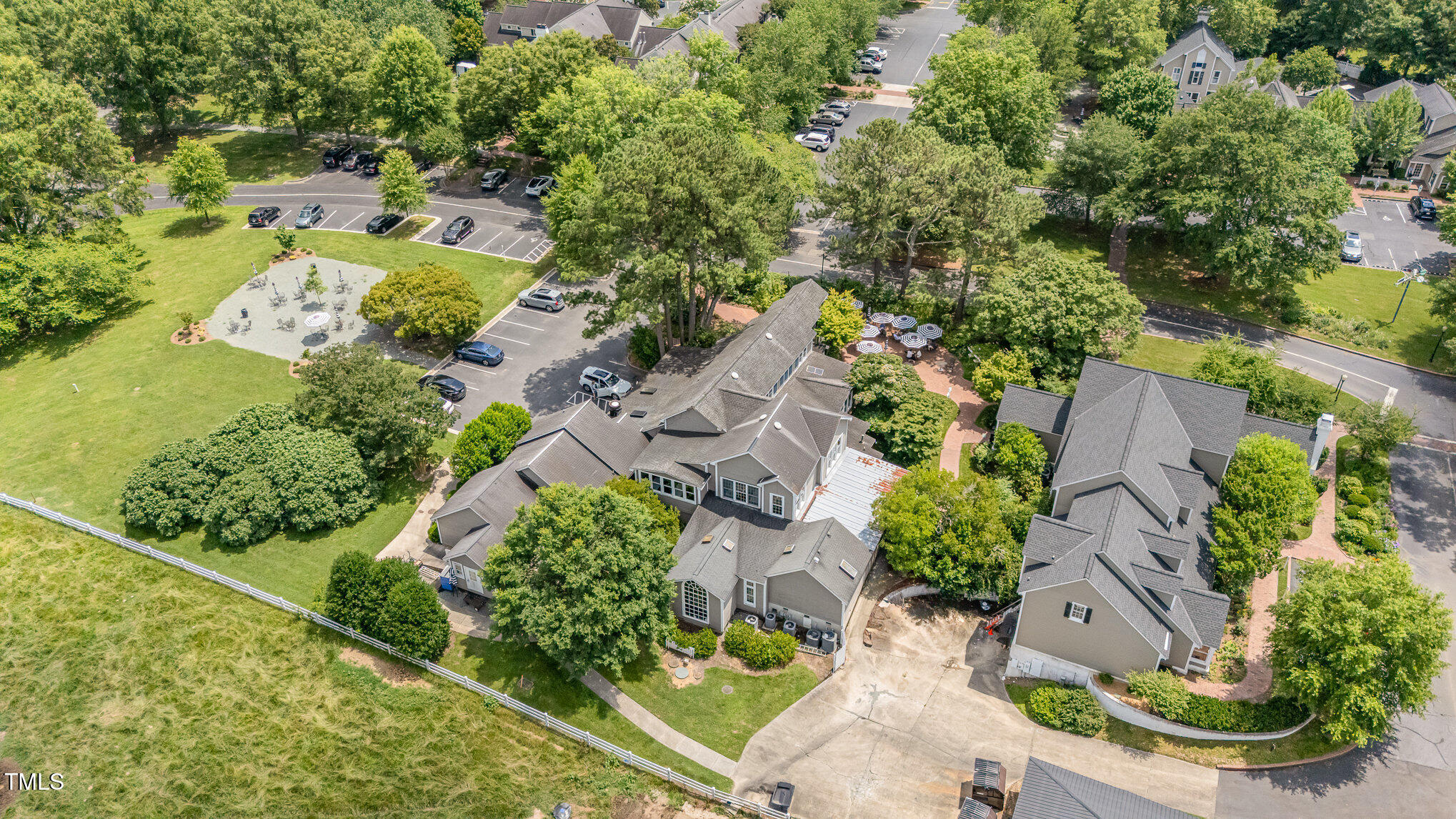384 Lyndfield Cl W