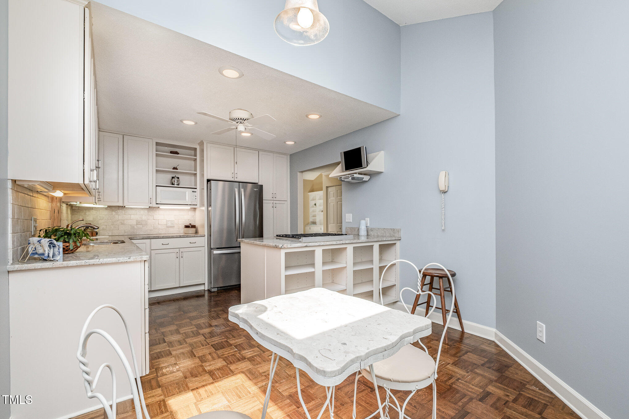 384 Lyndfield Cl W