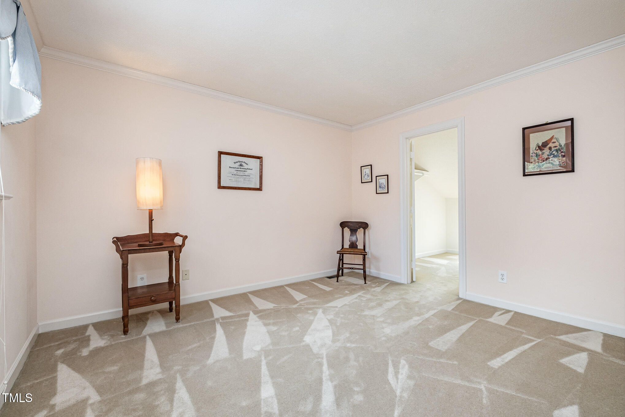 384 Lyndfield Cl W