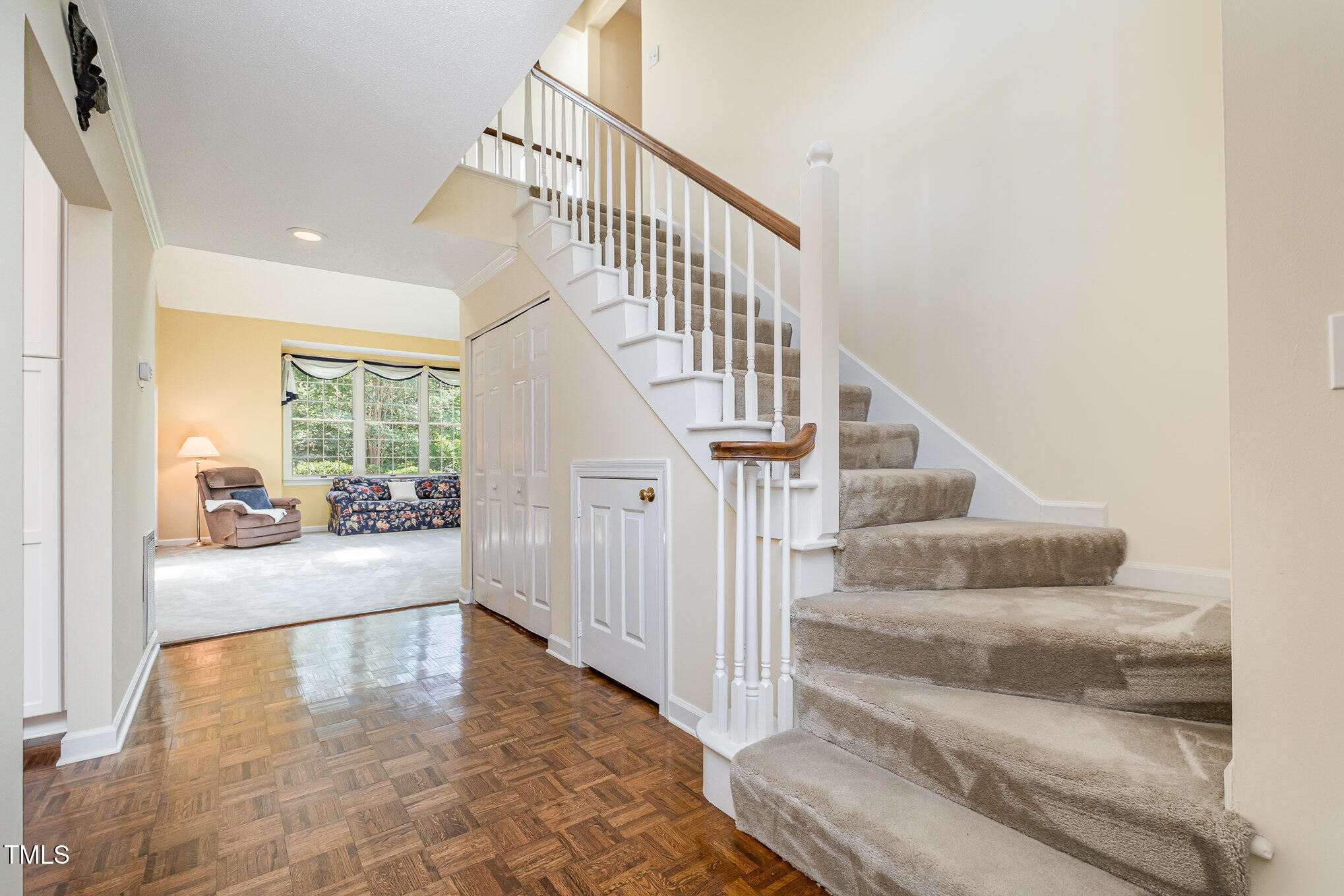 384 Lyndfield Cl W