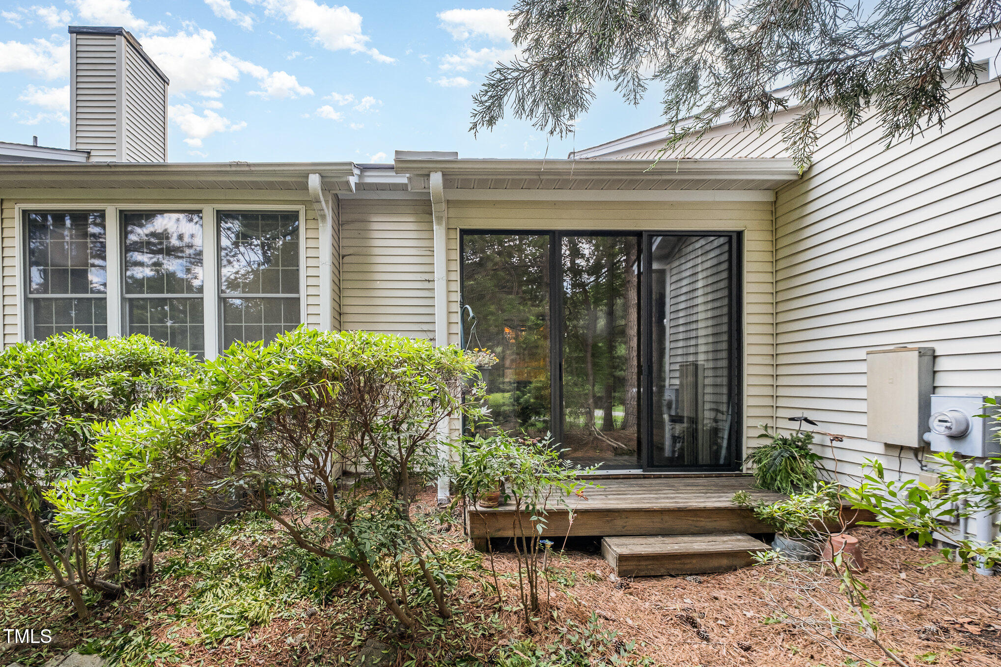 384 Lyndfield Cl W