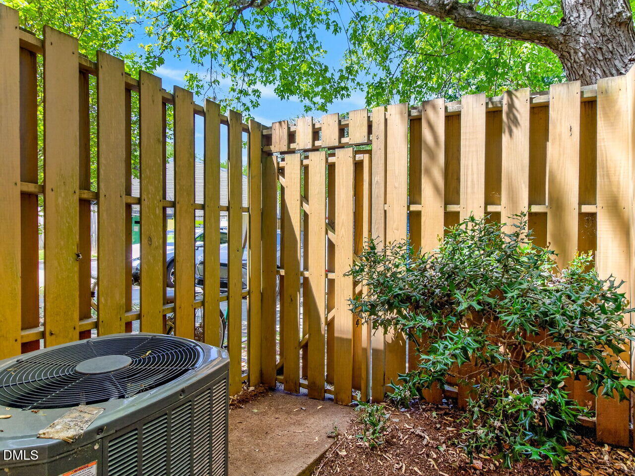 220 Elizabeth Street Apt A3