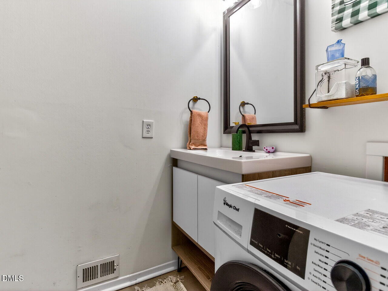 220 Elizabeth Street Apt A3