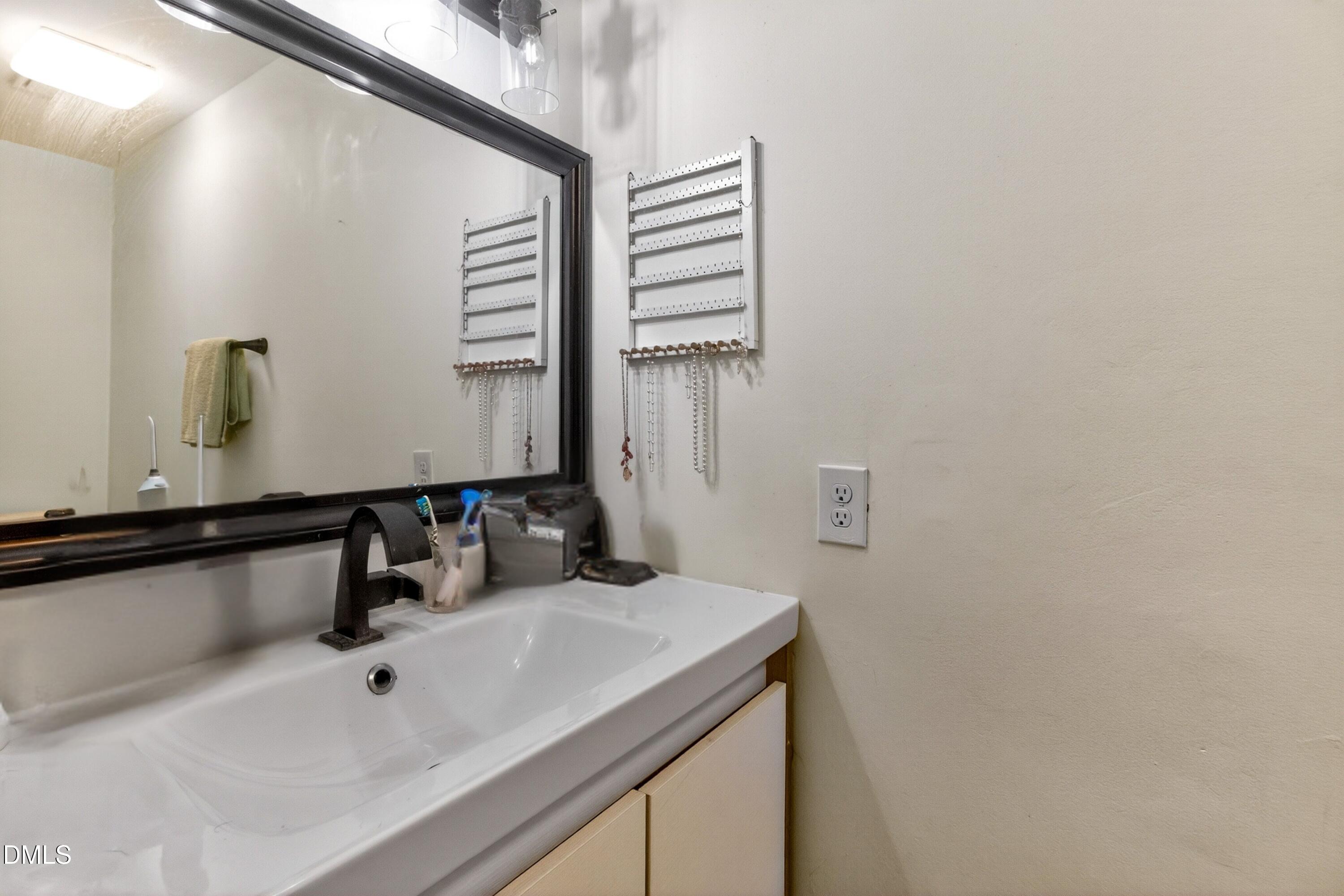 220 Elizabeth Street Apt A3