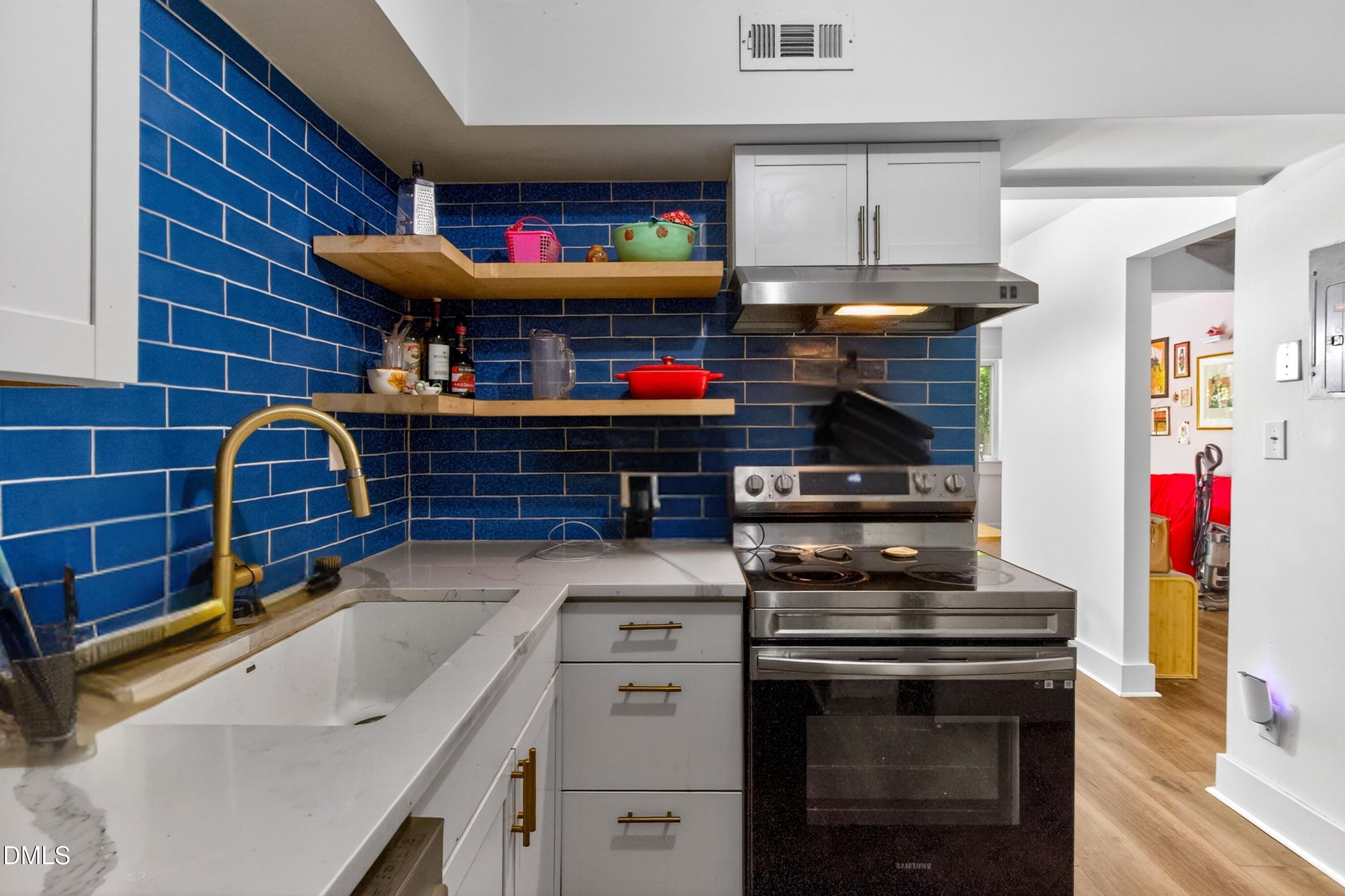 220 Elizabeth Street Apt A3