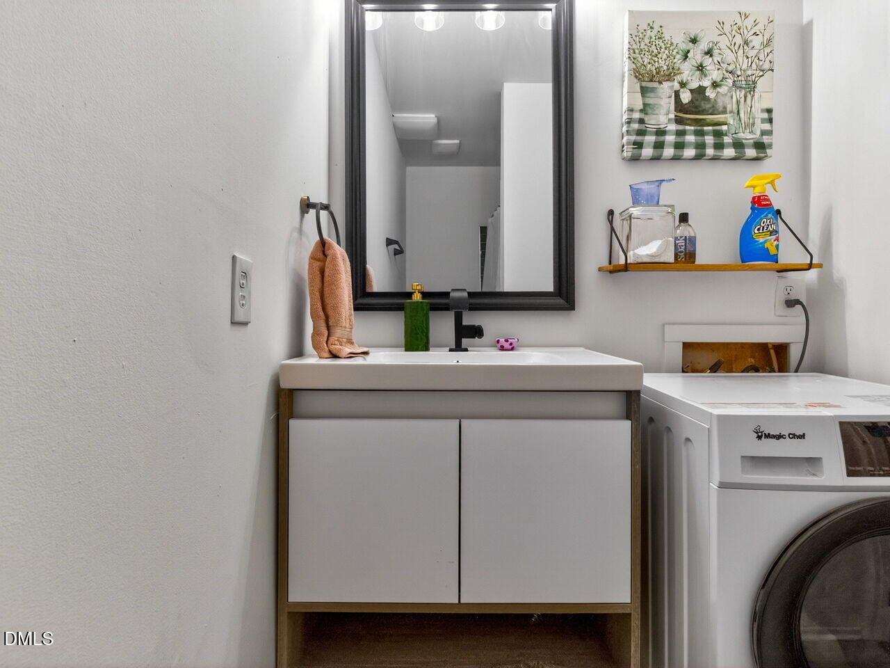 220 Elizabeth Street Apt A3