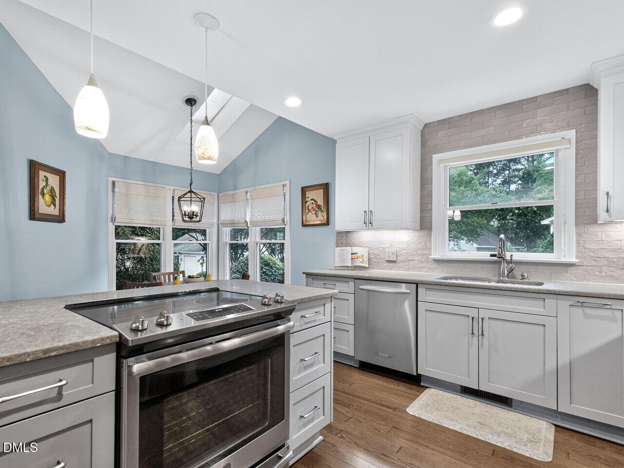 386 Lyndfield Cl W