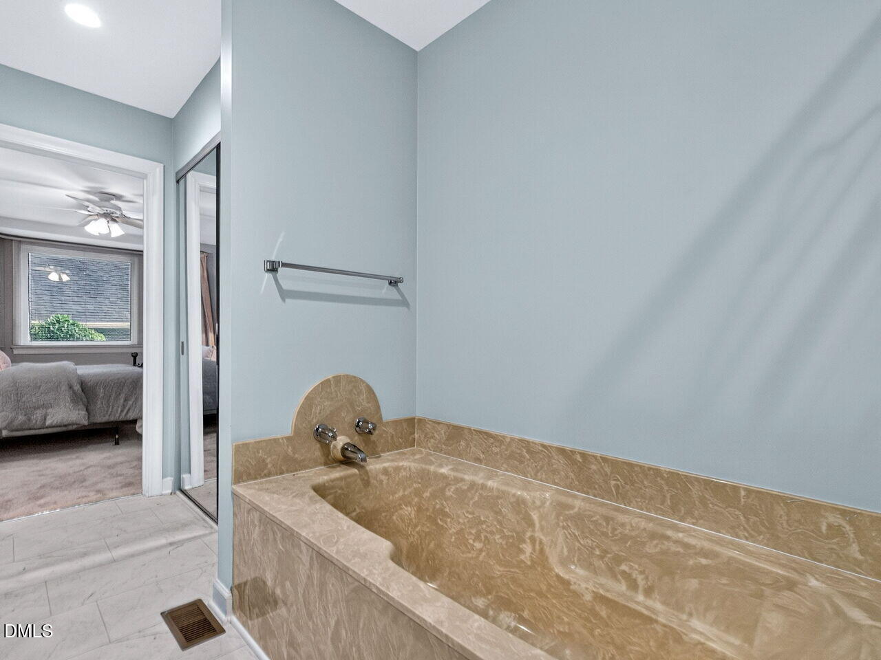 386 Lyndfield Cl W