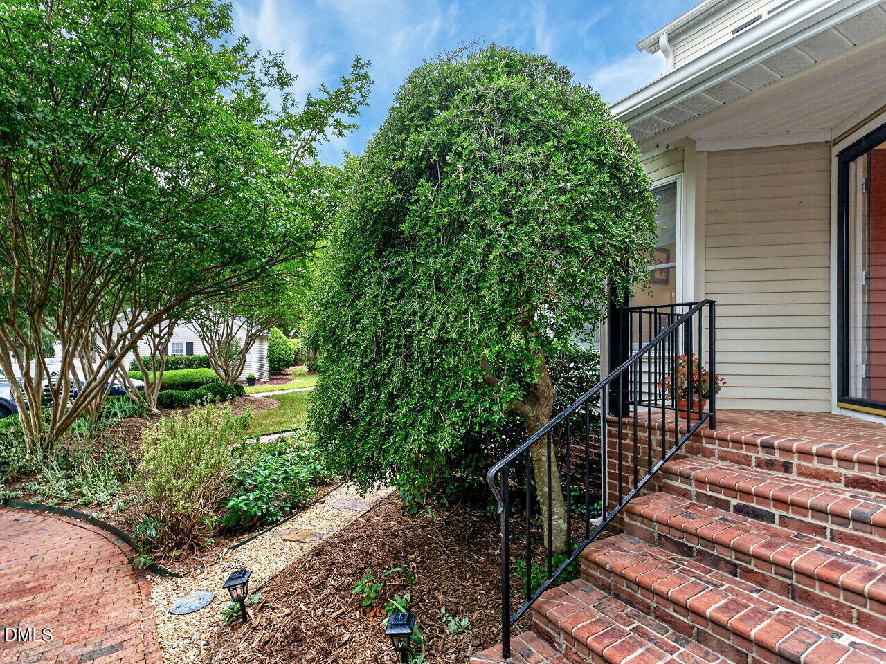 386 Lyndfield Cl W
