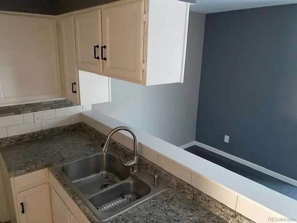 1713 S Blackhawk Way Unit: F