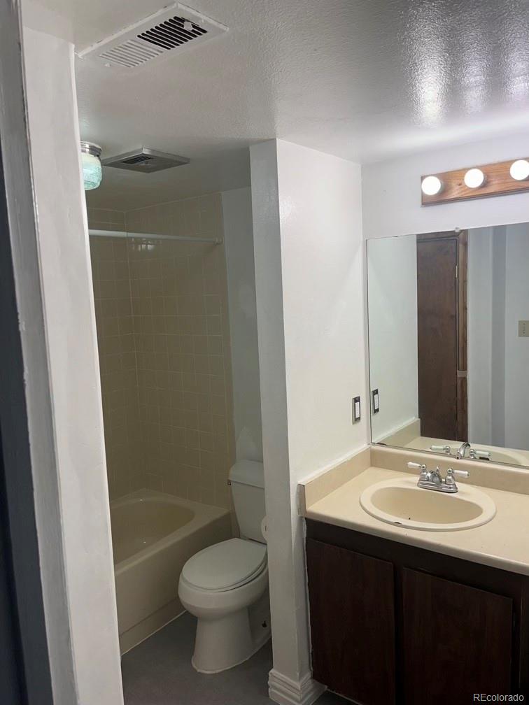 2929 W Floyd Avenue Unit: 211
