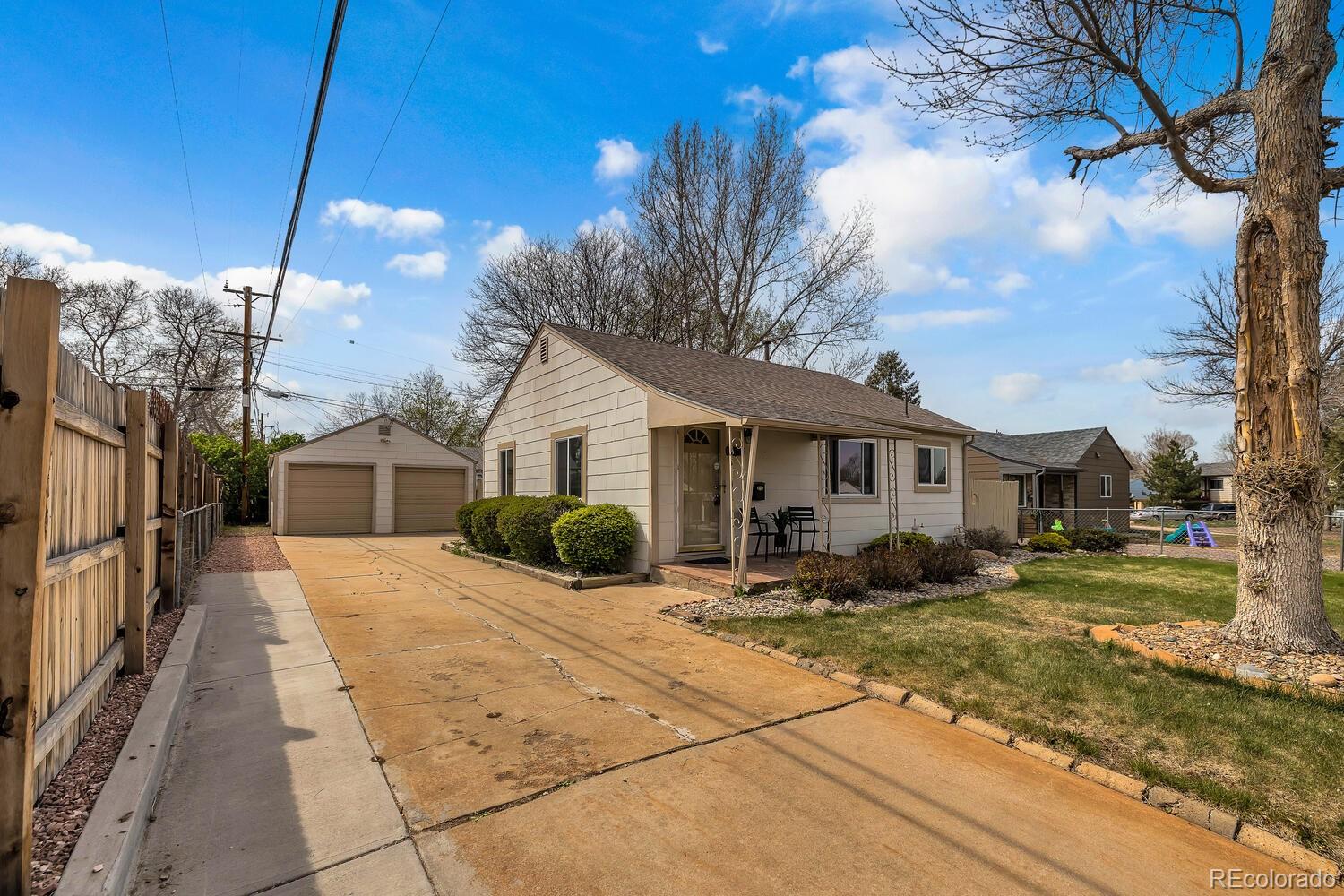 2205 S Knox Court