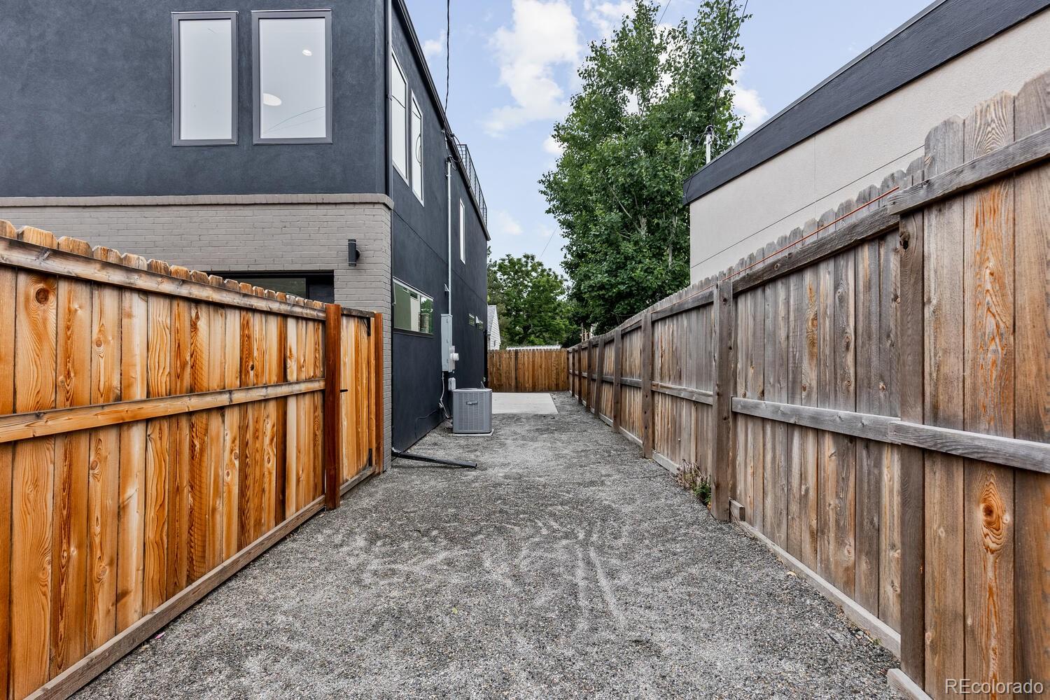 2040 W 45th Avenue