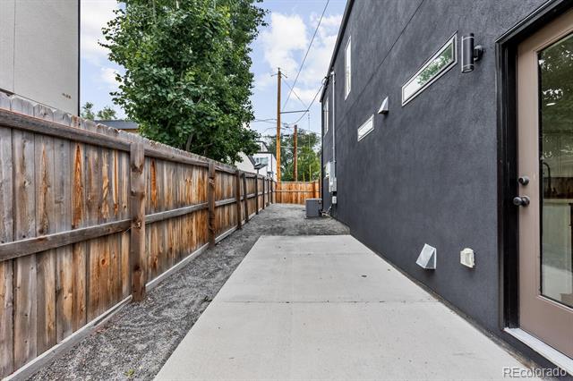 2040 W 45th Avenue