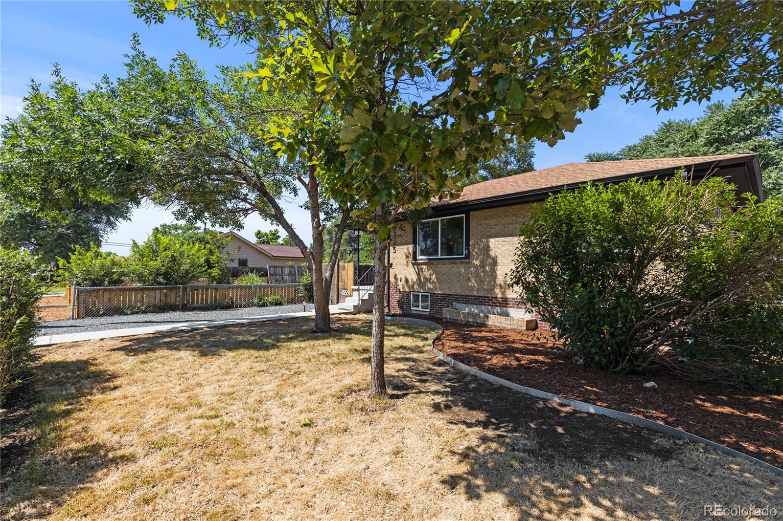 525 Perry Street