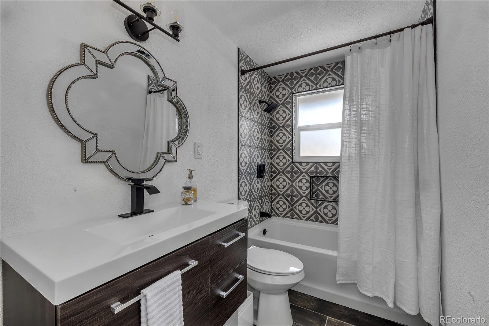 1896 S Saulsbury Court