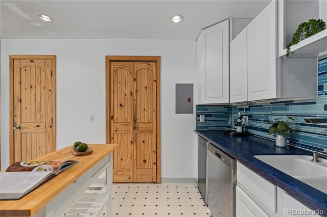 5250 S Huron Way Unit: 12-102