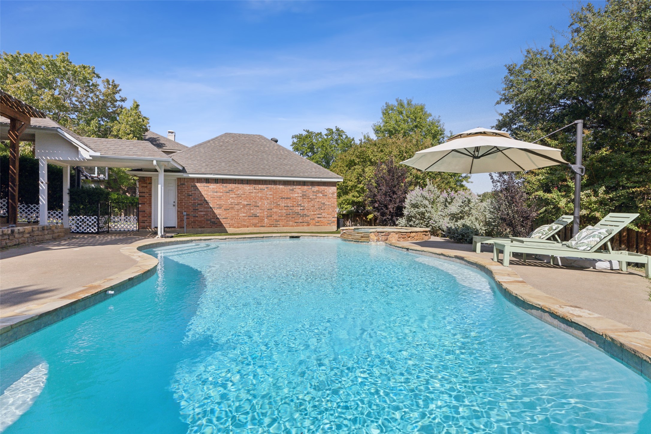 807 Caroline Lane