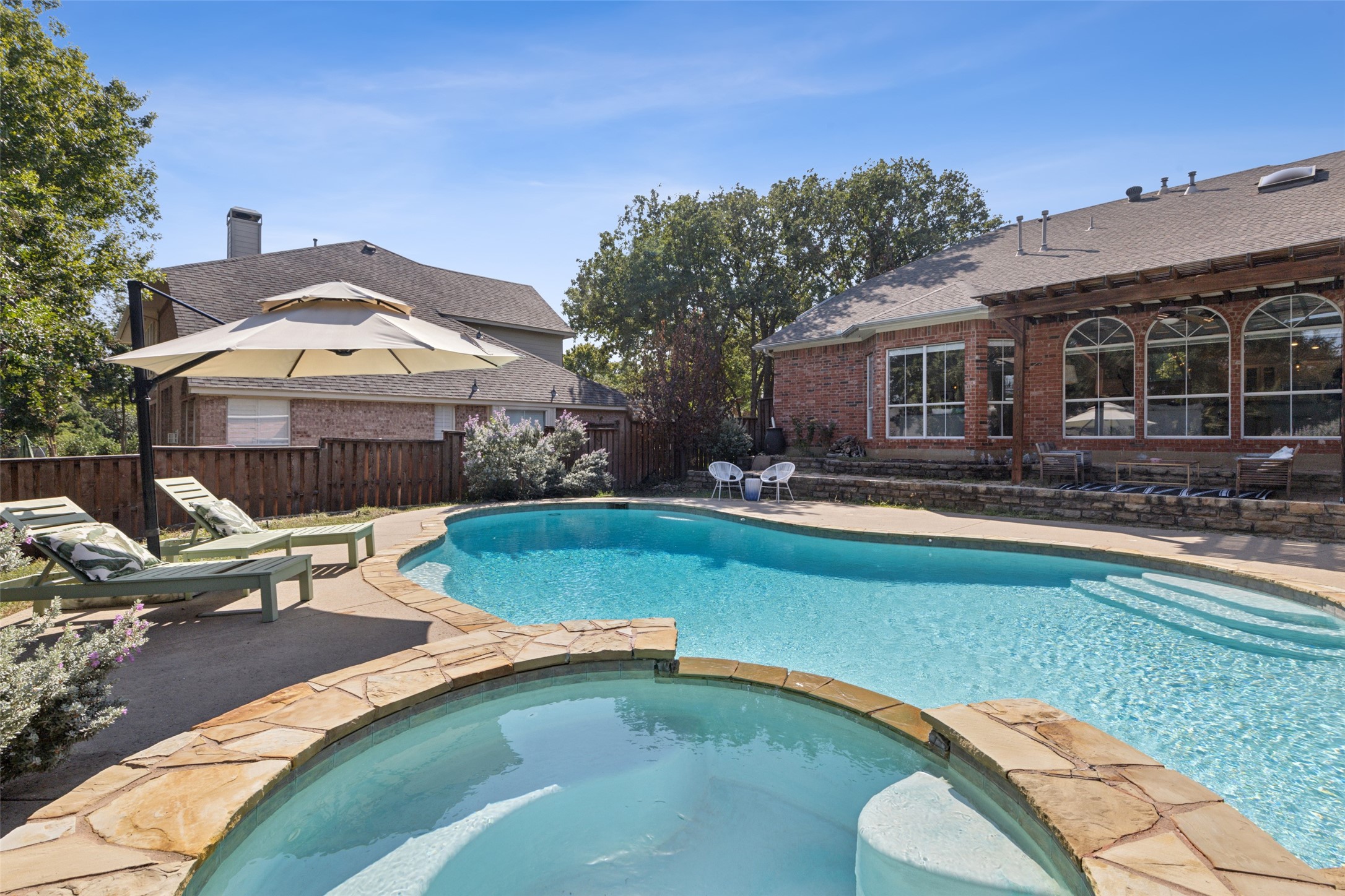 807 Caroline Lane