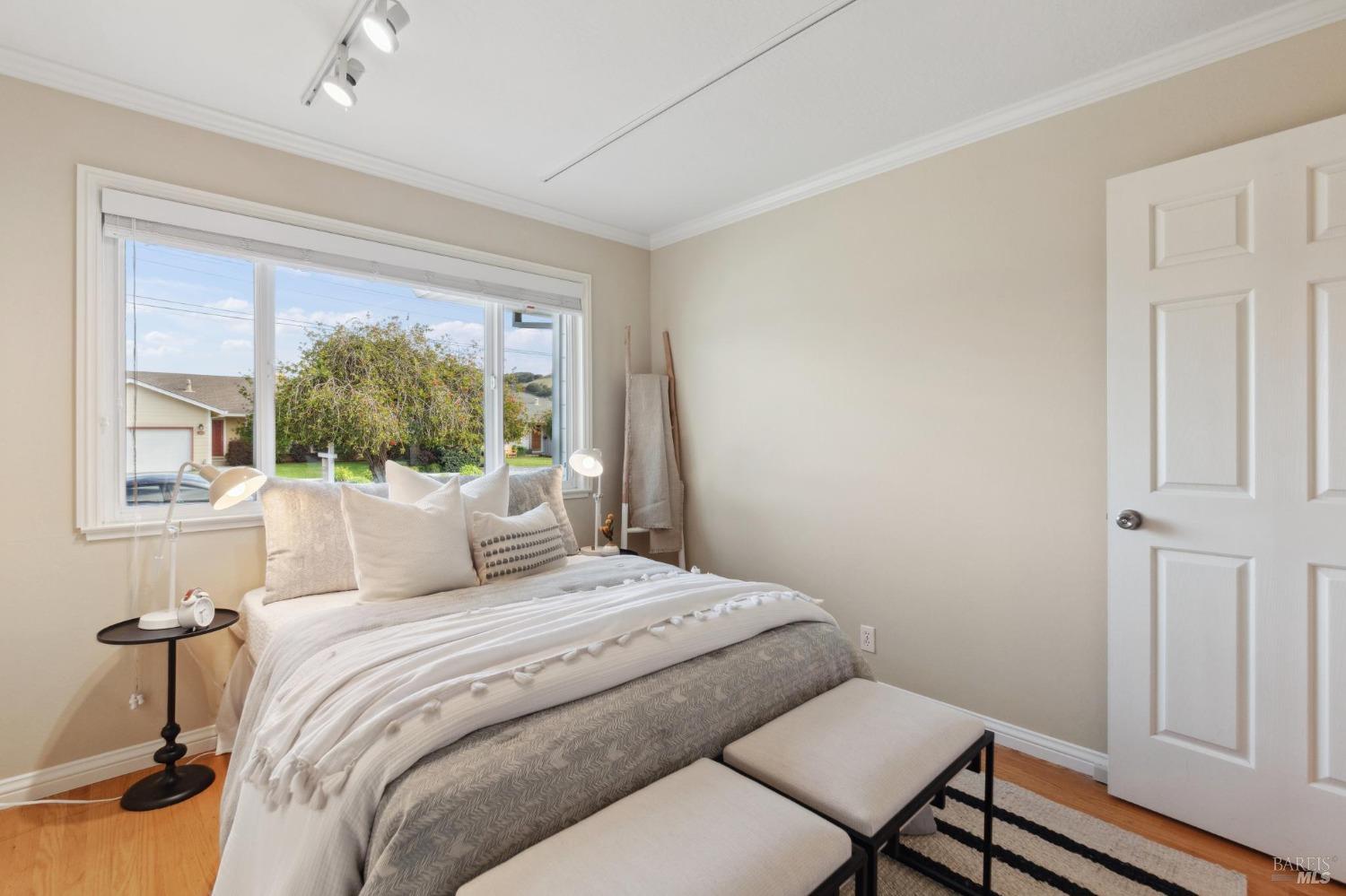 191 Golden Hind Psge