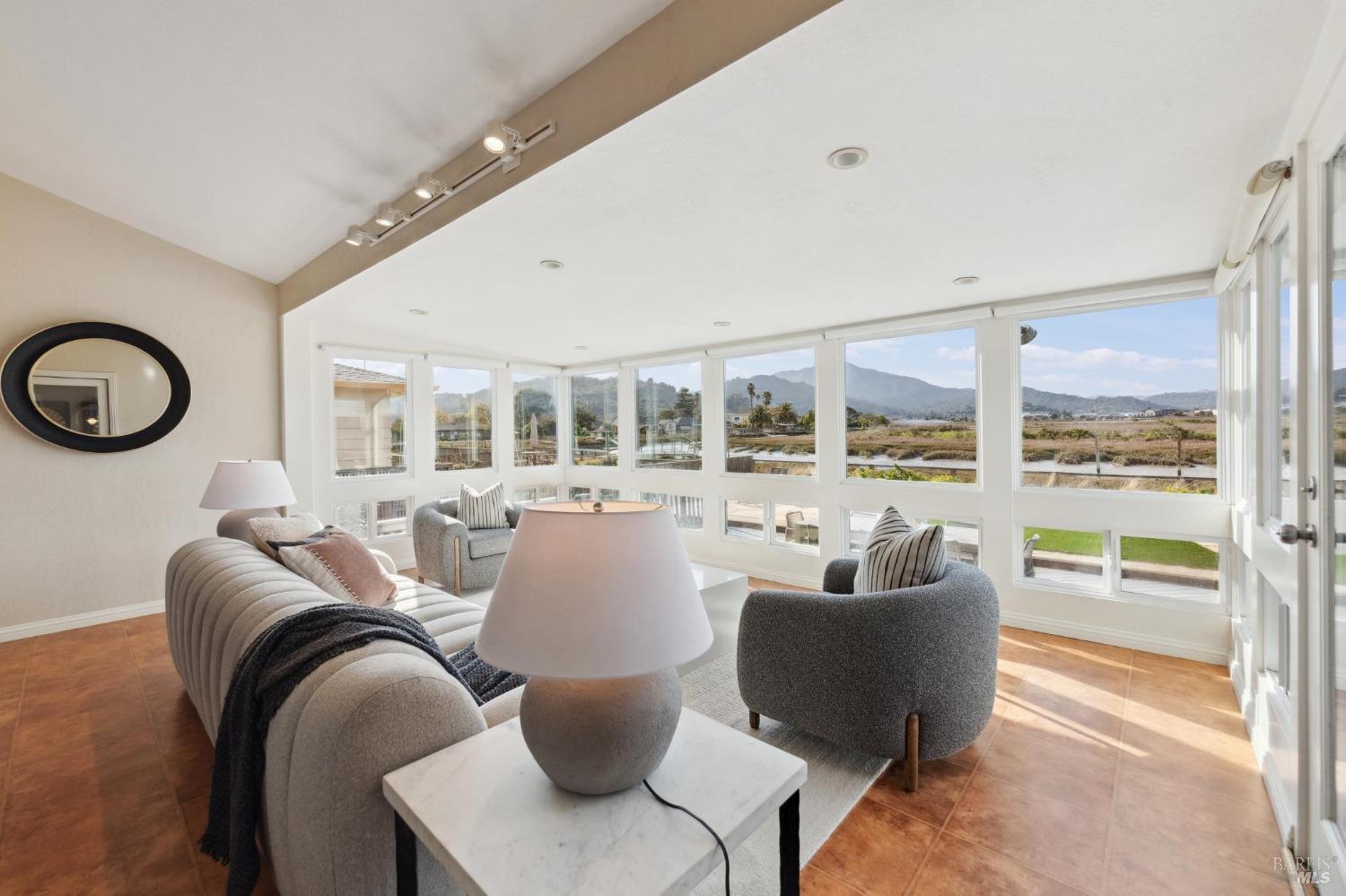 191 Golden Hind Psge