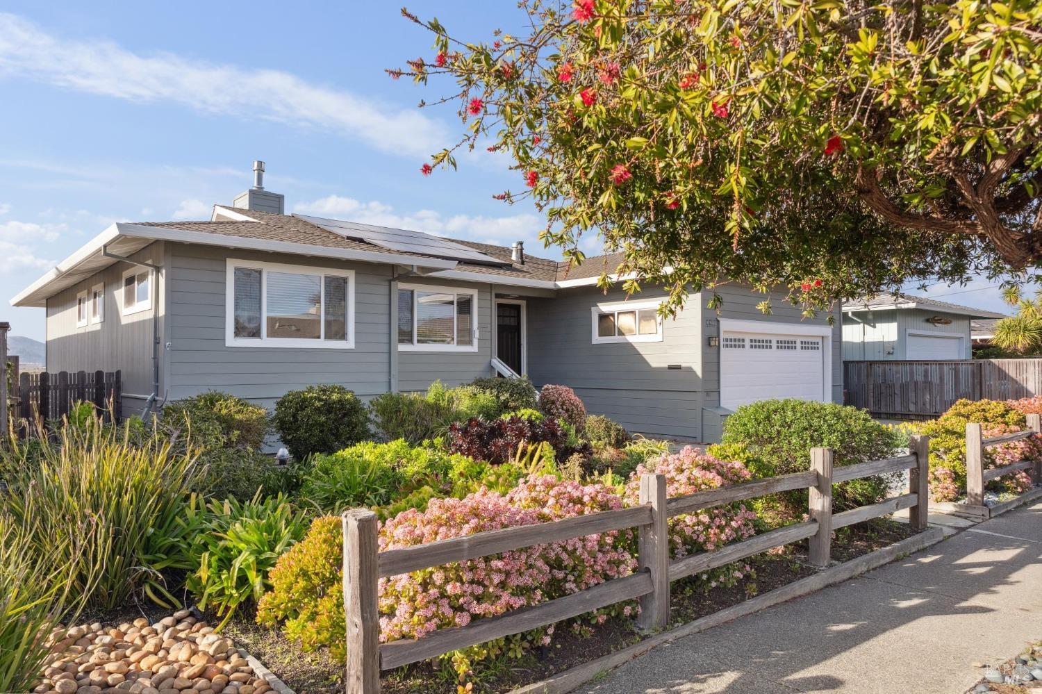 191 Golden Hind Psge